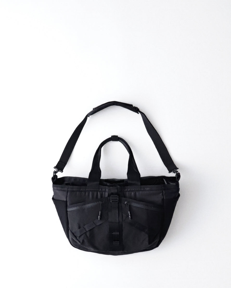 White Mountaineering) DELOREAN TOTE BAG (WM2471819) | White