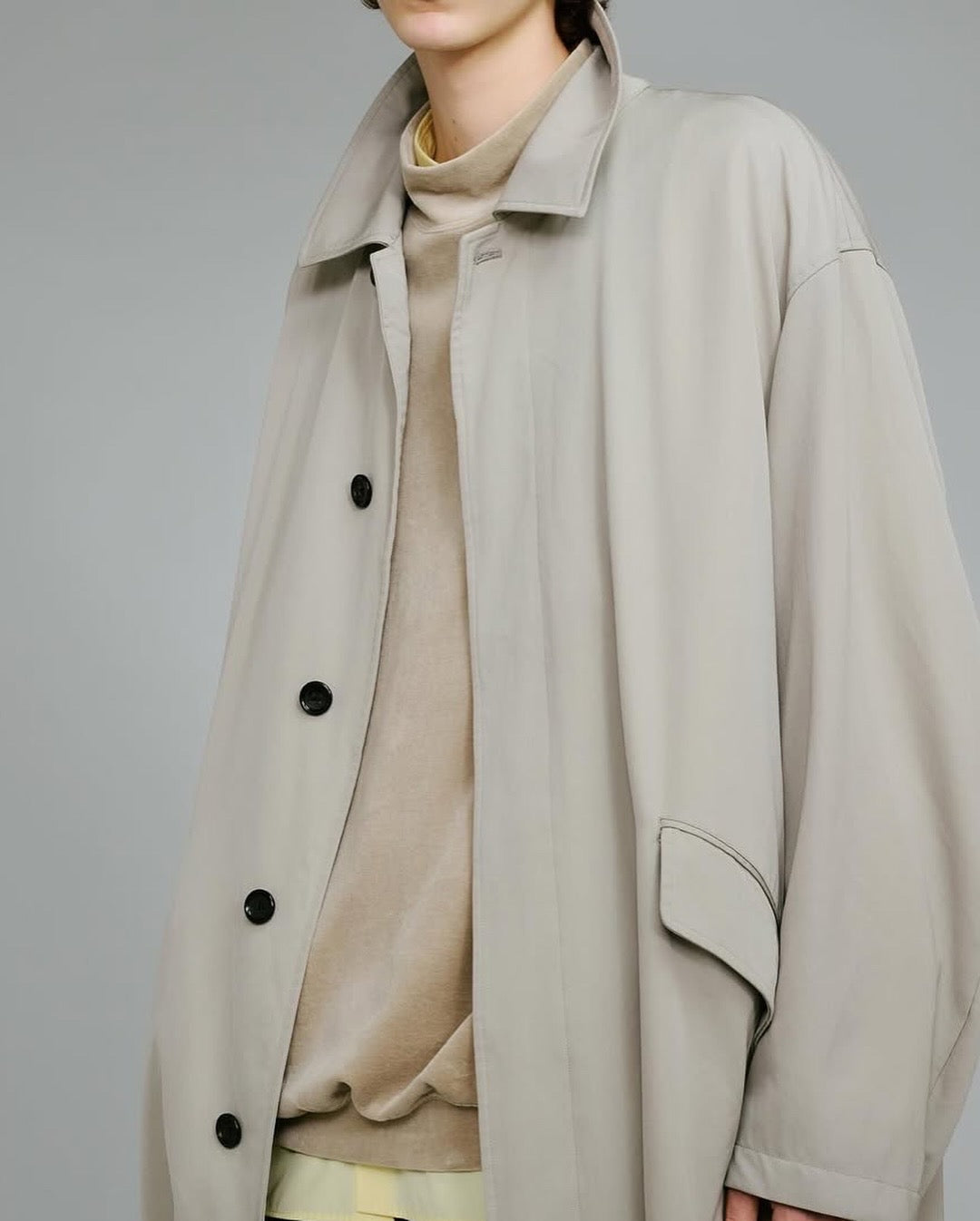 COMPACT VELOUR MOCK NECK