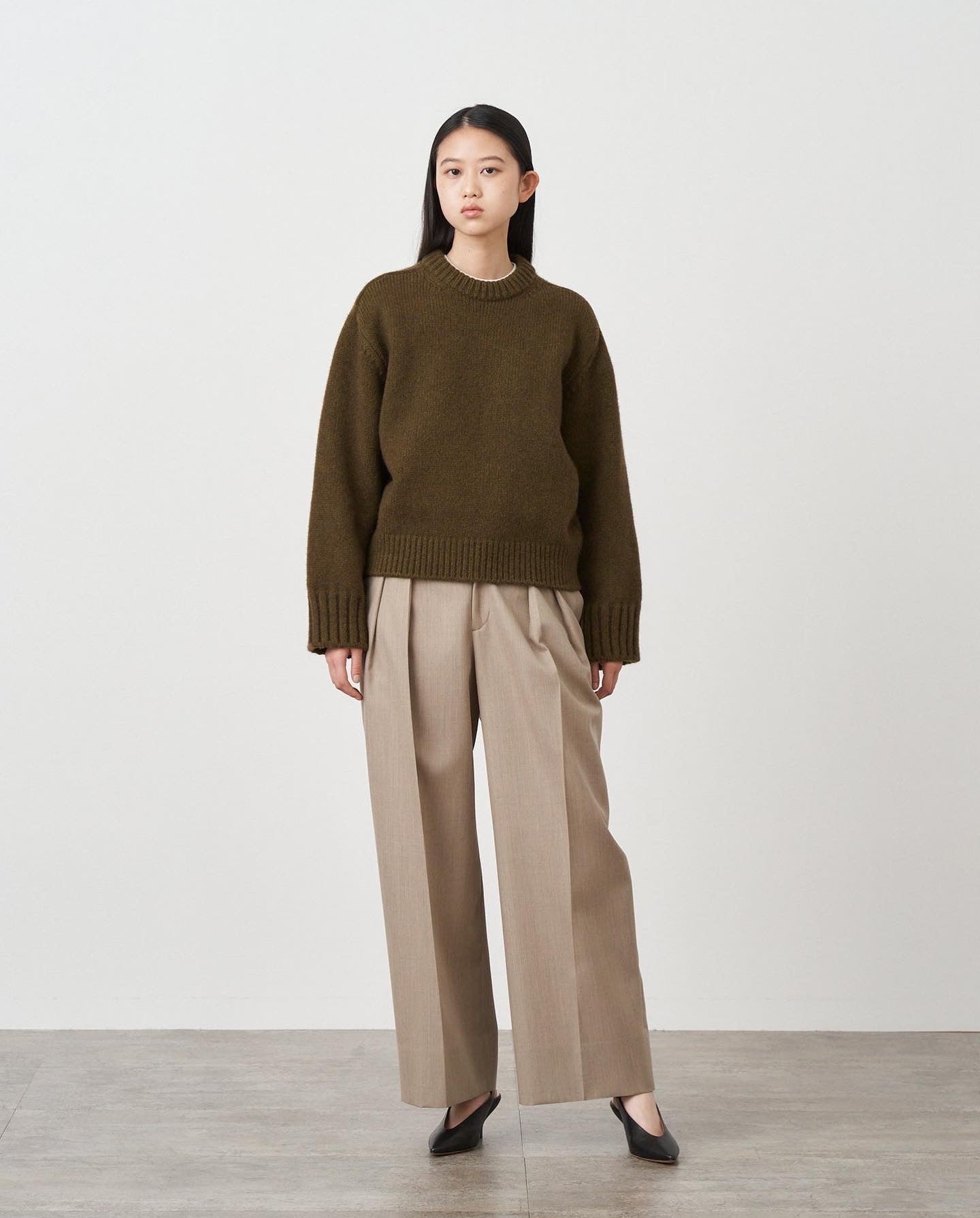 WOOL GABARDINE WIDE TWO-TUCKED PANTS（WOMEN）