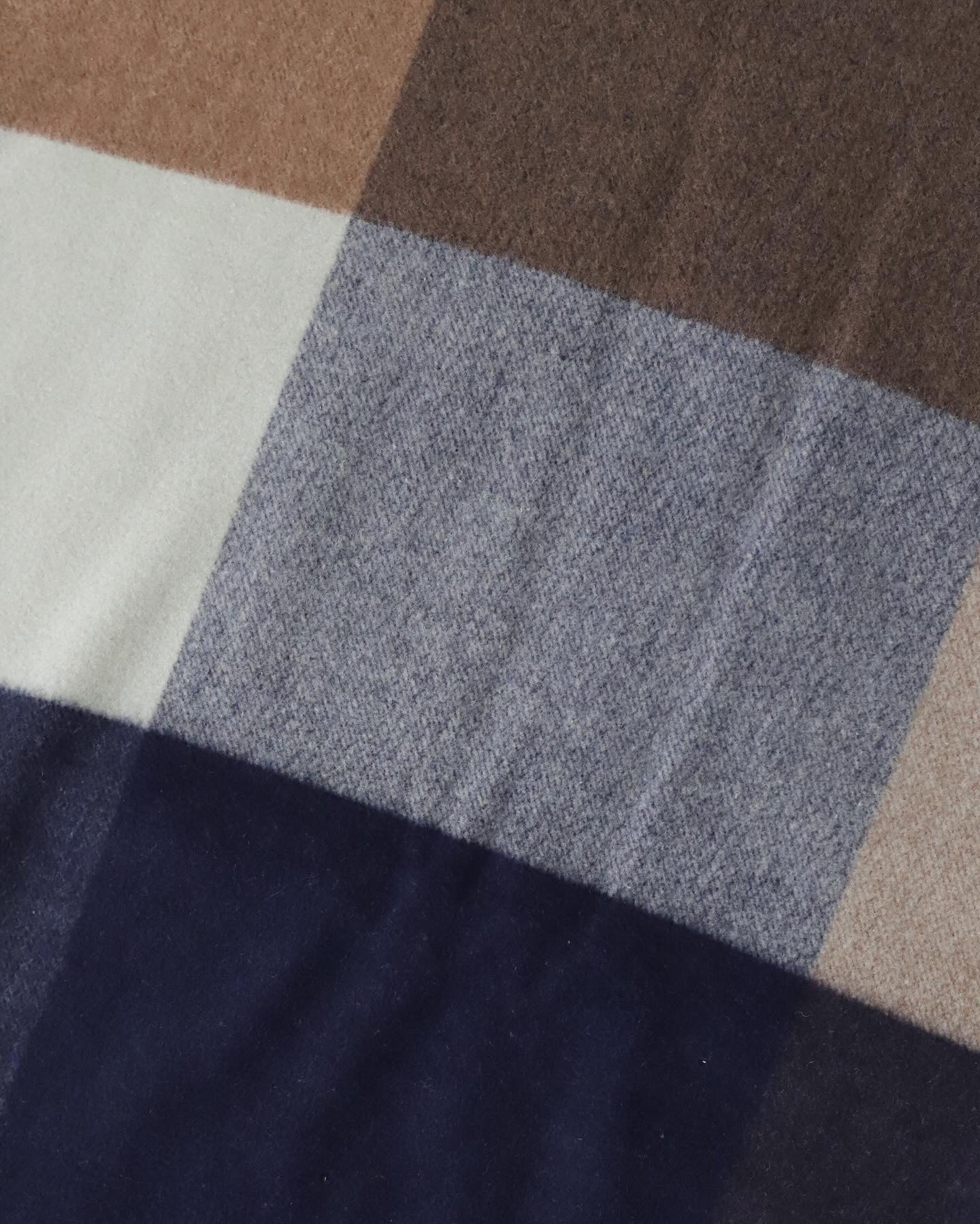 LAMBS WOOL BLANKET (BLOCK CHECK)