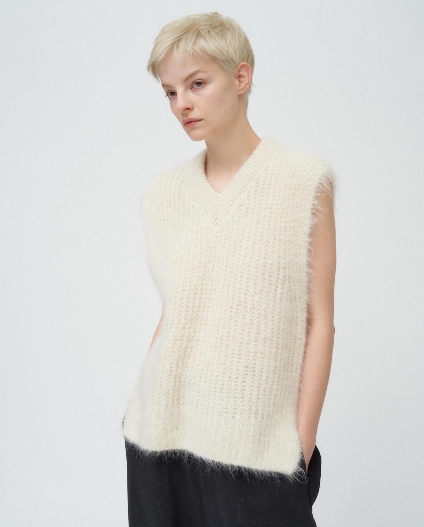 ALPACA FUR V-NECK VEST（WOMEN）