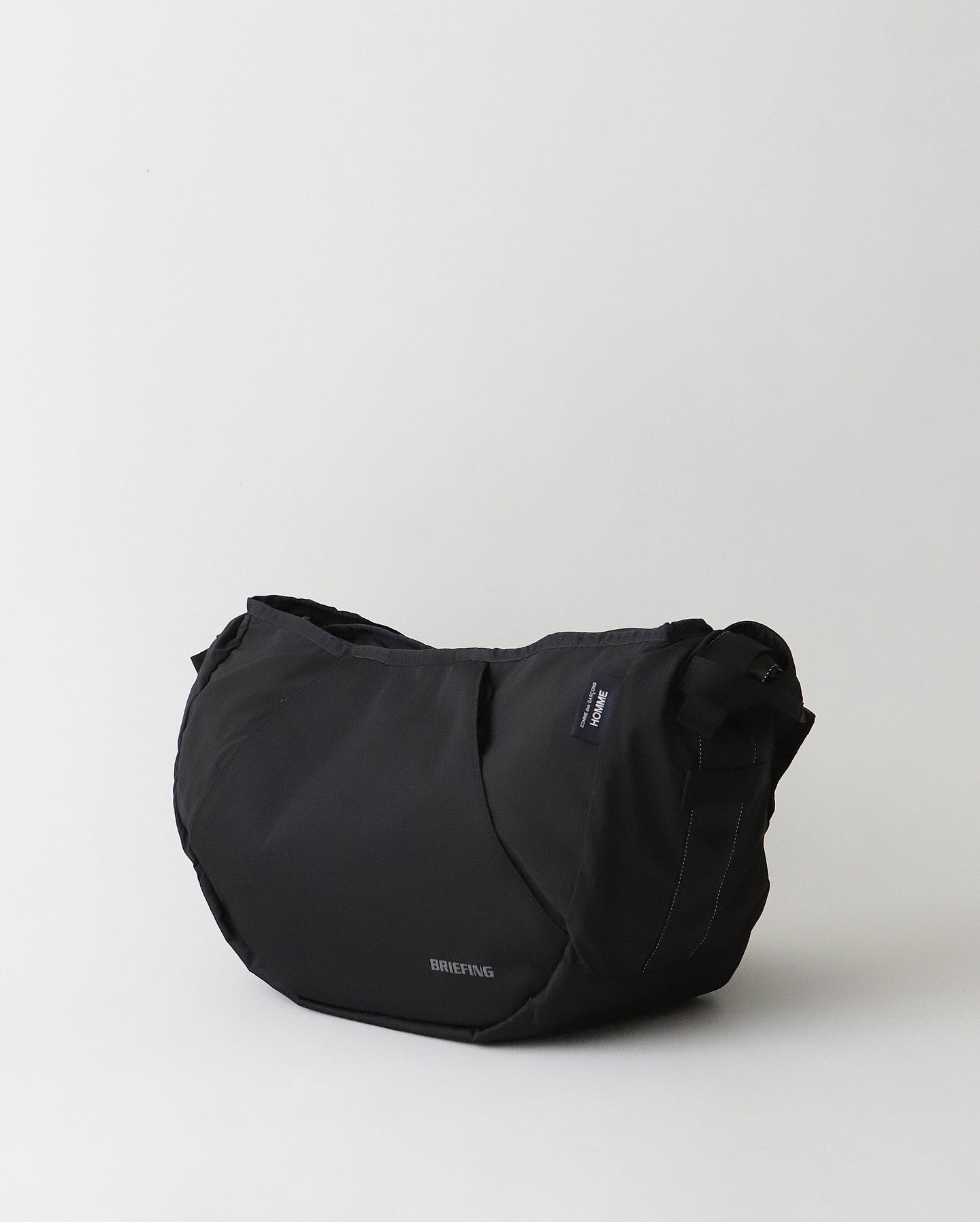 BRIEFINGS SLING BAG｜ESTER CORDURA DIA RIP × SUEDE NYLON ESTER