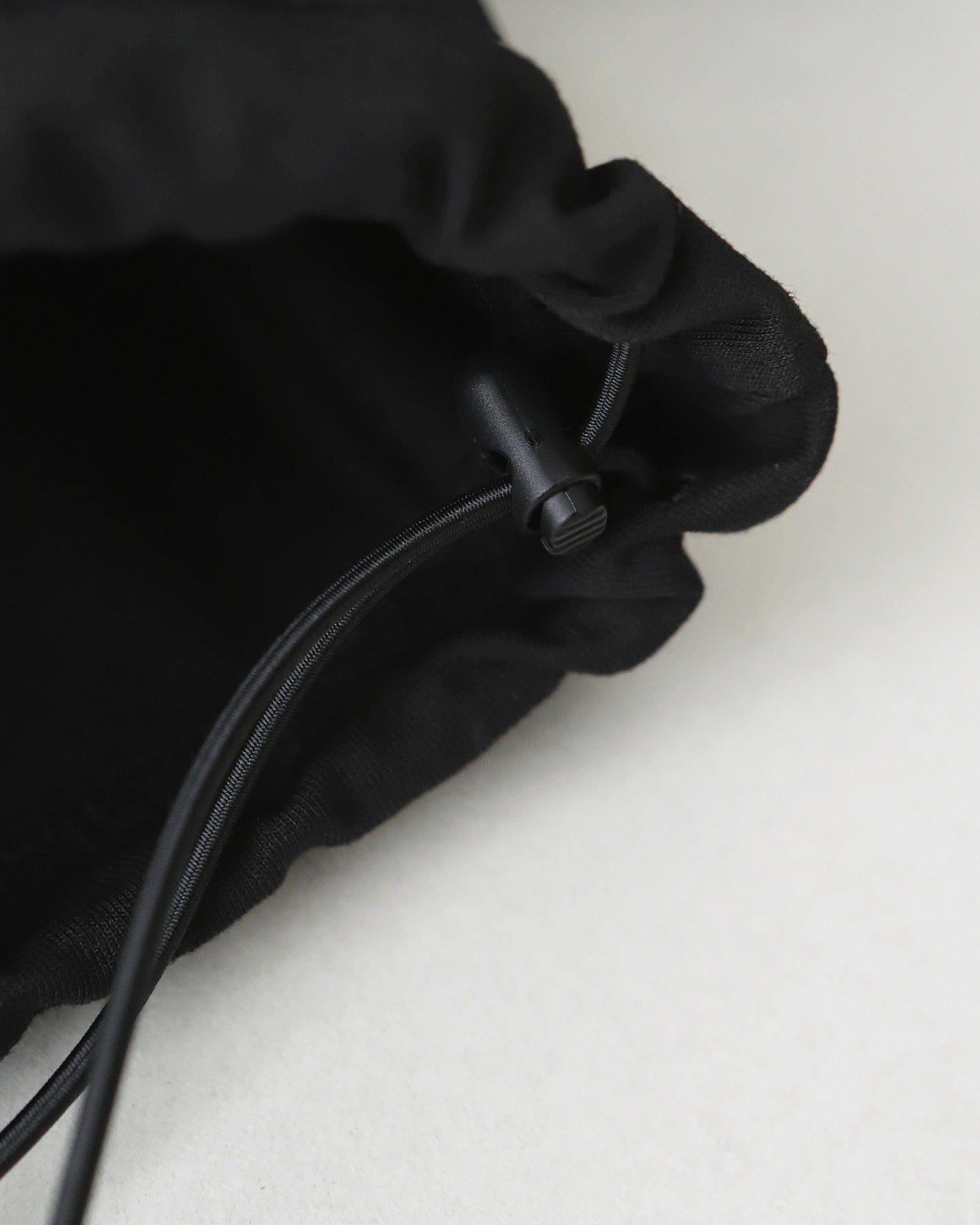TECH DRAWSTRING L/S TEE