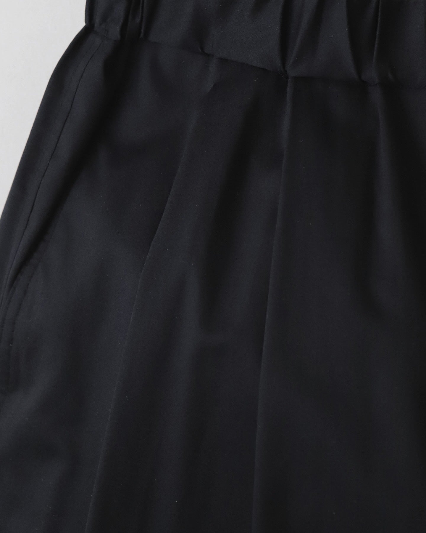SILICON POPLIN TWO TUCK EASY PANTS