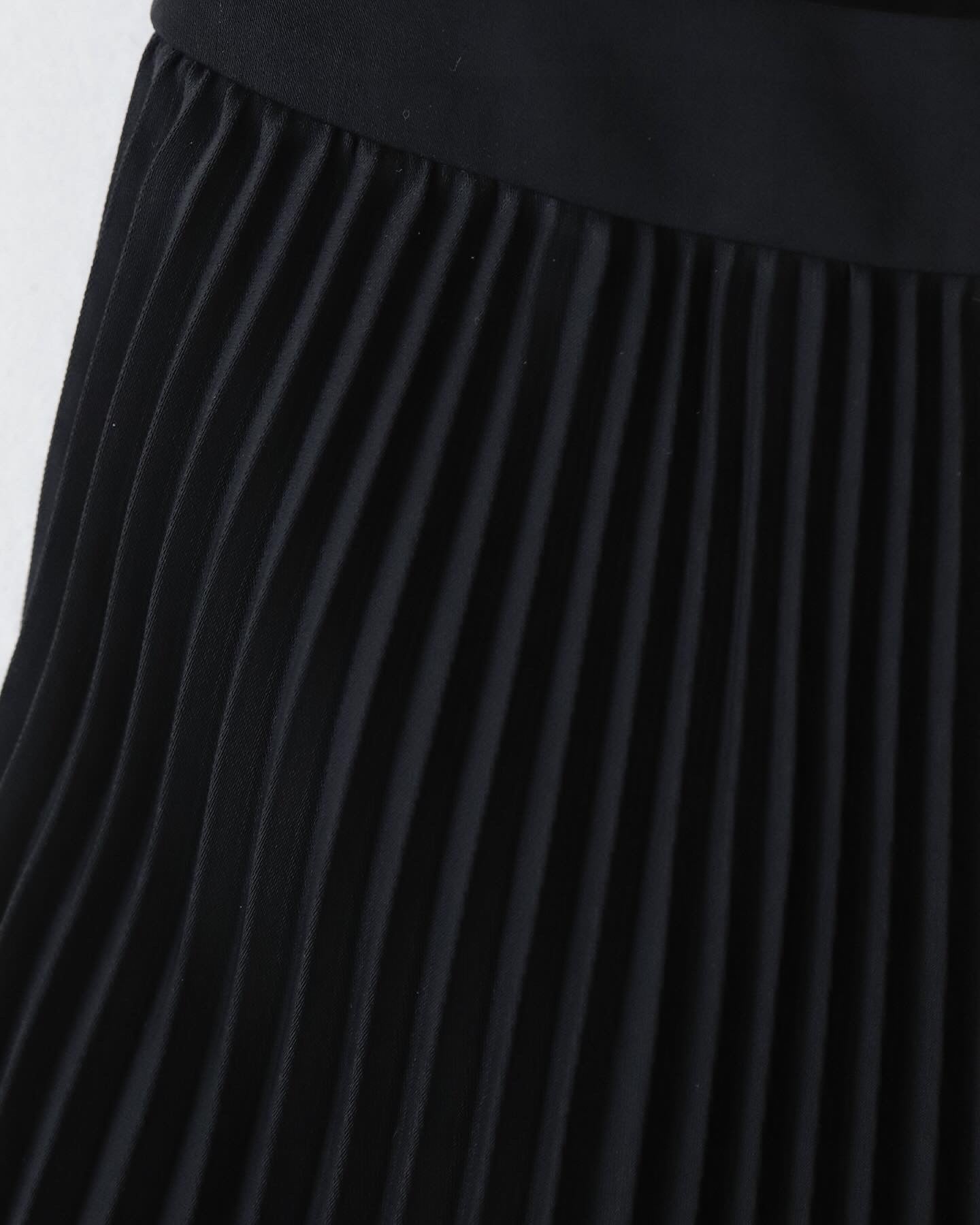 SATIN PLEATS SKIRT（WOMEN）