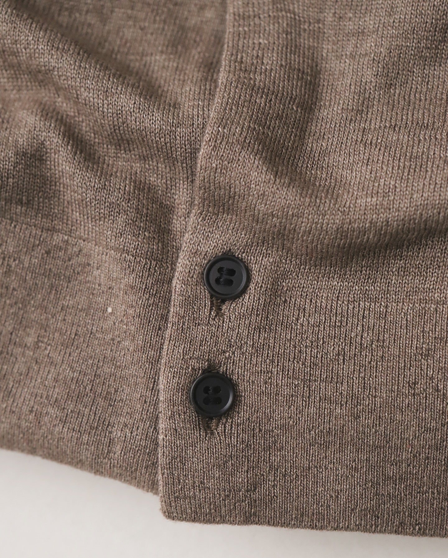 GARMENT DYED CASHMERE SILK CREWNECK CARDIGAN（WOMEN）