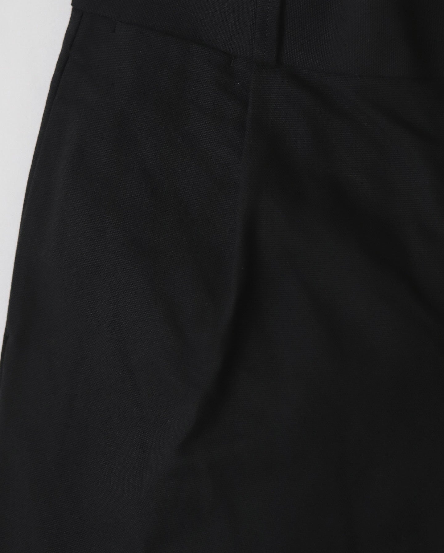TUCK STRAIGHT TROUSERS