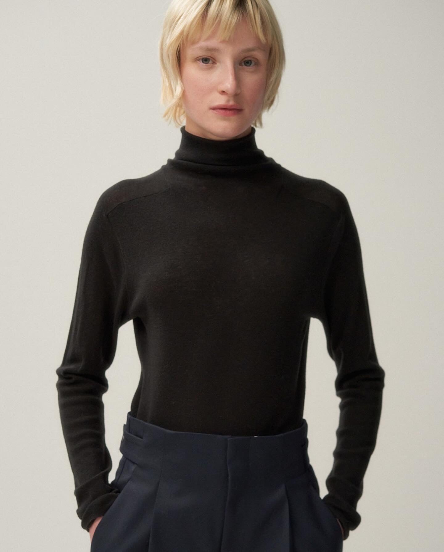 ROYAL WOOL CIRCULAR RIB TURTLENECK SWEATER（WOMEN）