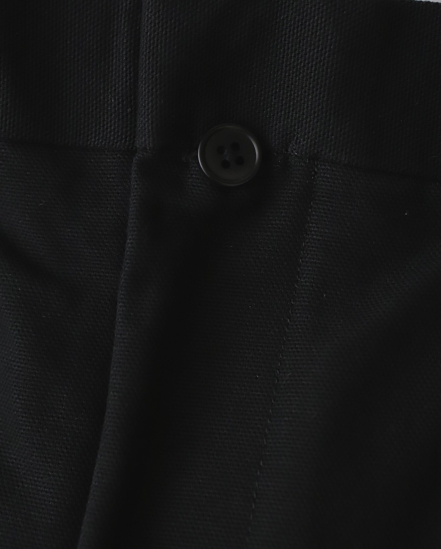 TUCK STRAIGHT TROUSERS