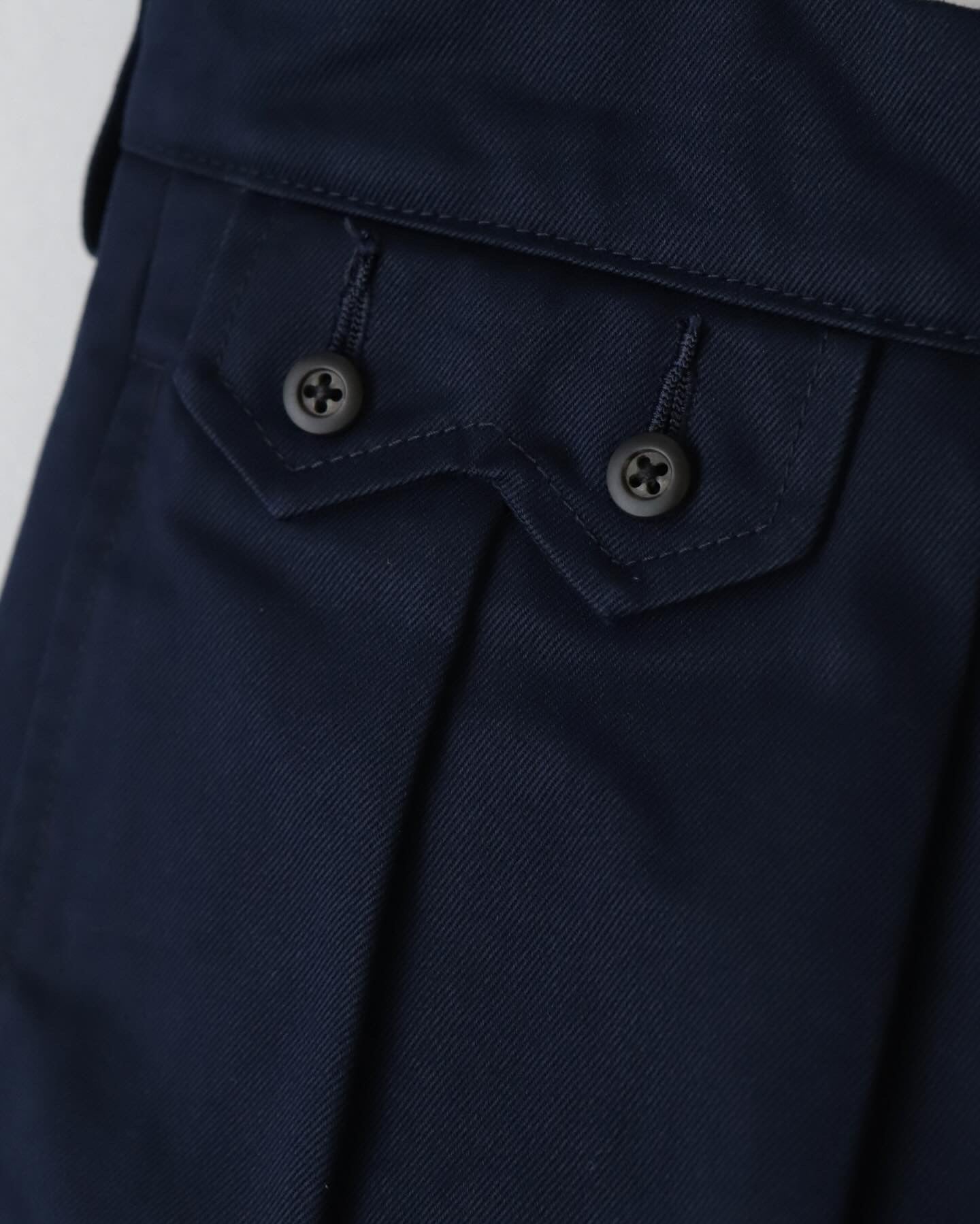 UNLIKELY SAWTOOTH FLAP 2P TROUSERS TWILL