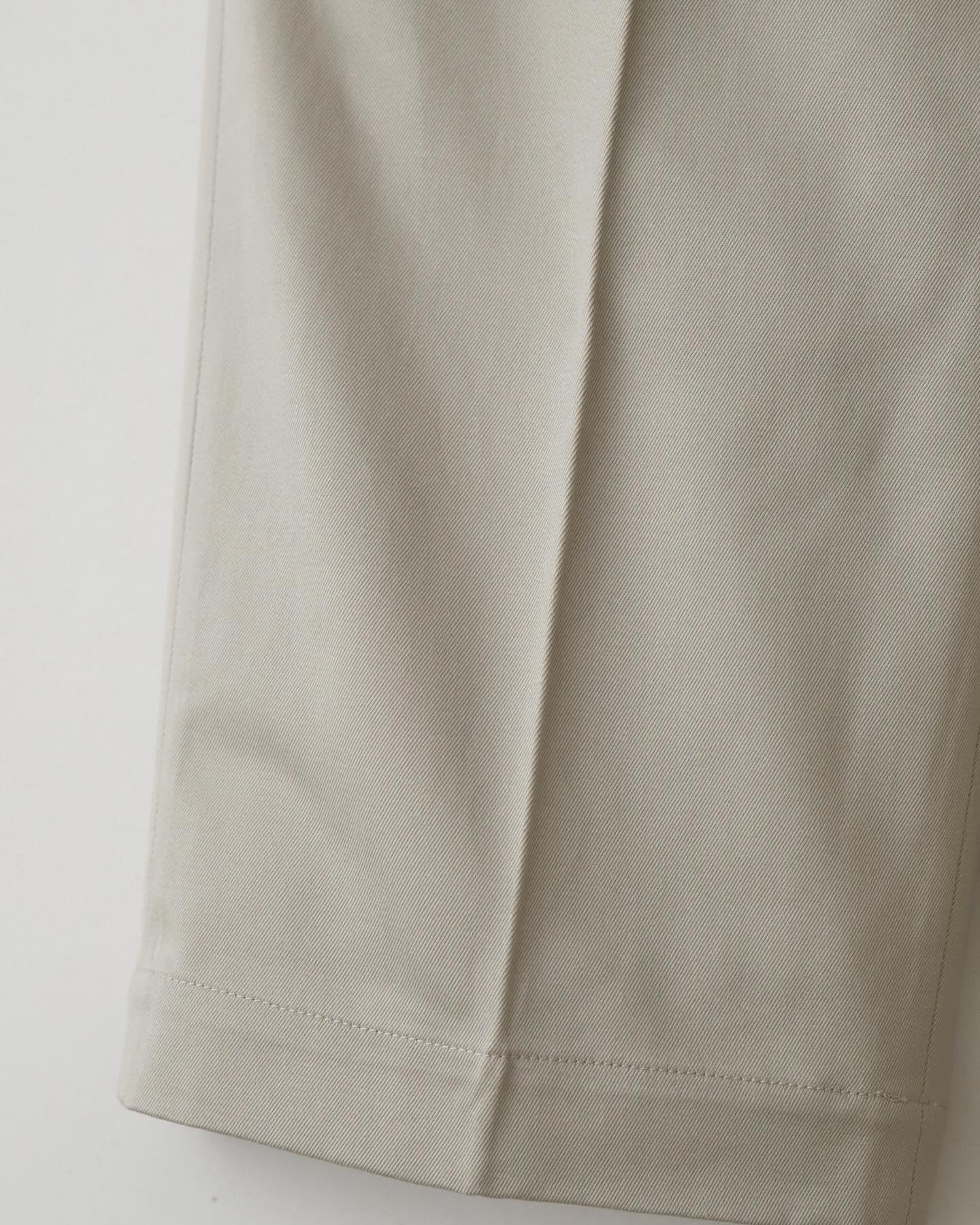 DOUBLE PLEATED CHINO TROUSERS