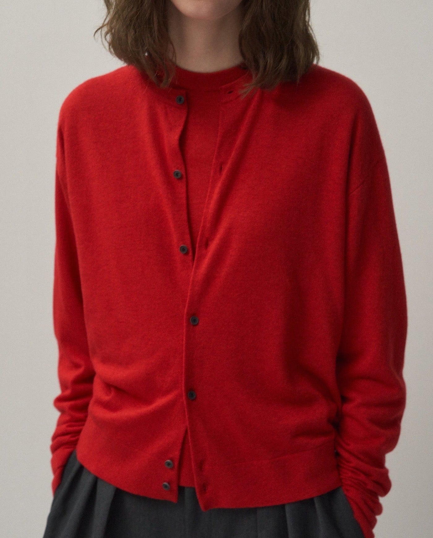 GARMENT DYED CASHMERE SILK CREWNECK CARDIGAN（WOMEN）