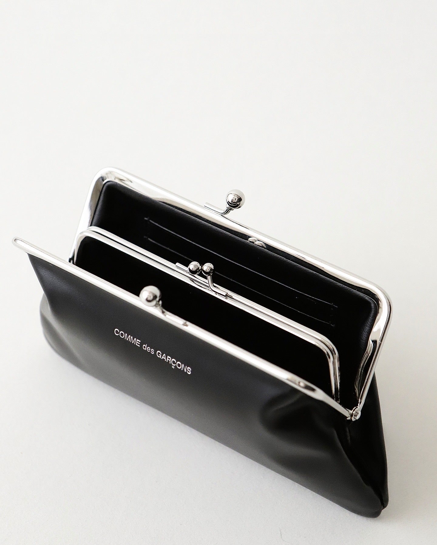 KISS CLASP MEDIUM