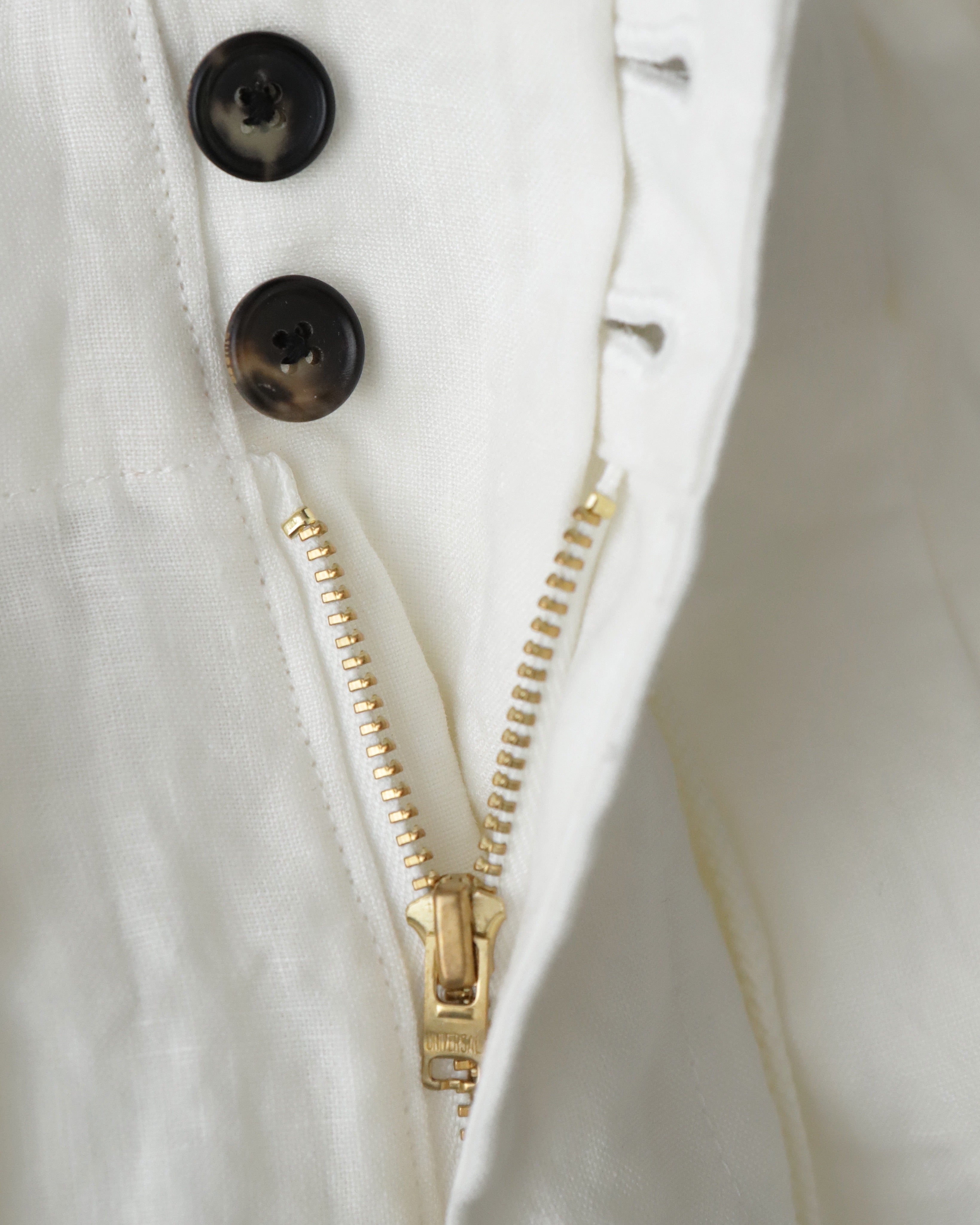 Sillage CIRCULAR SHORT PANTS LINEN WHITE WITH SUSPENDERS – NCNR 