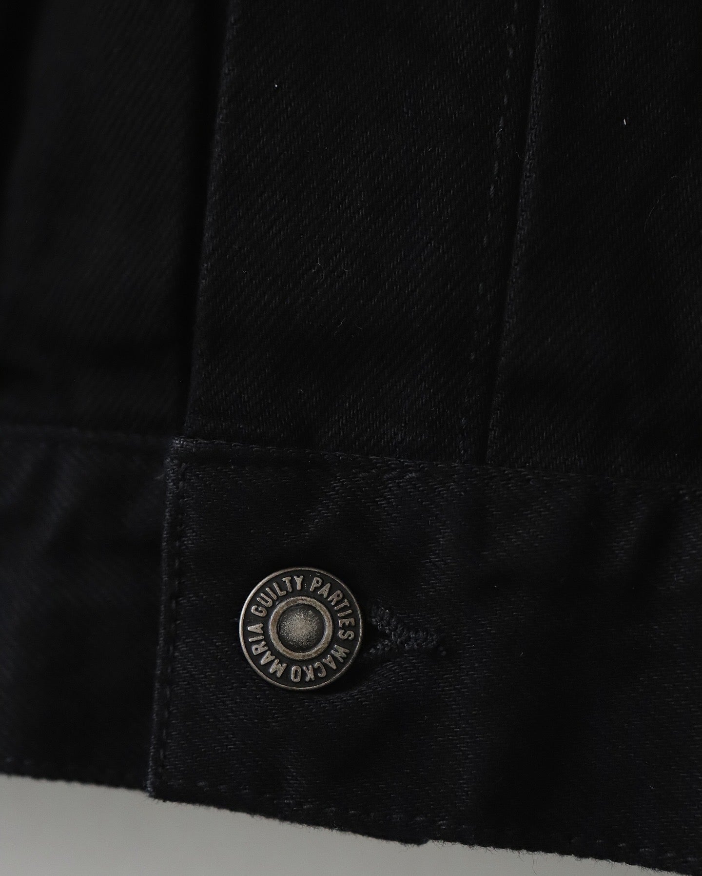 DENIM TRUCKER JACKET