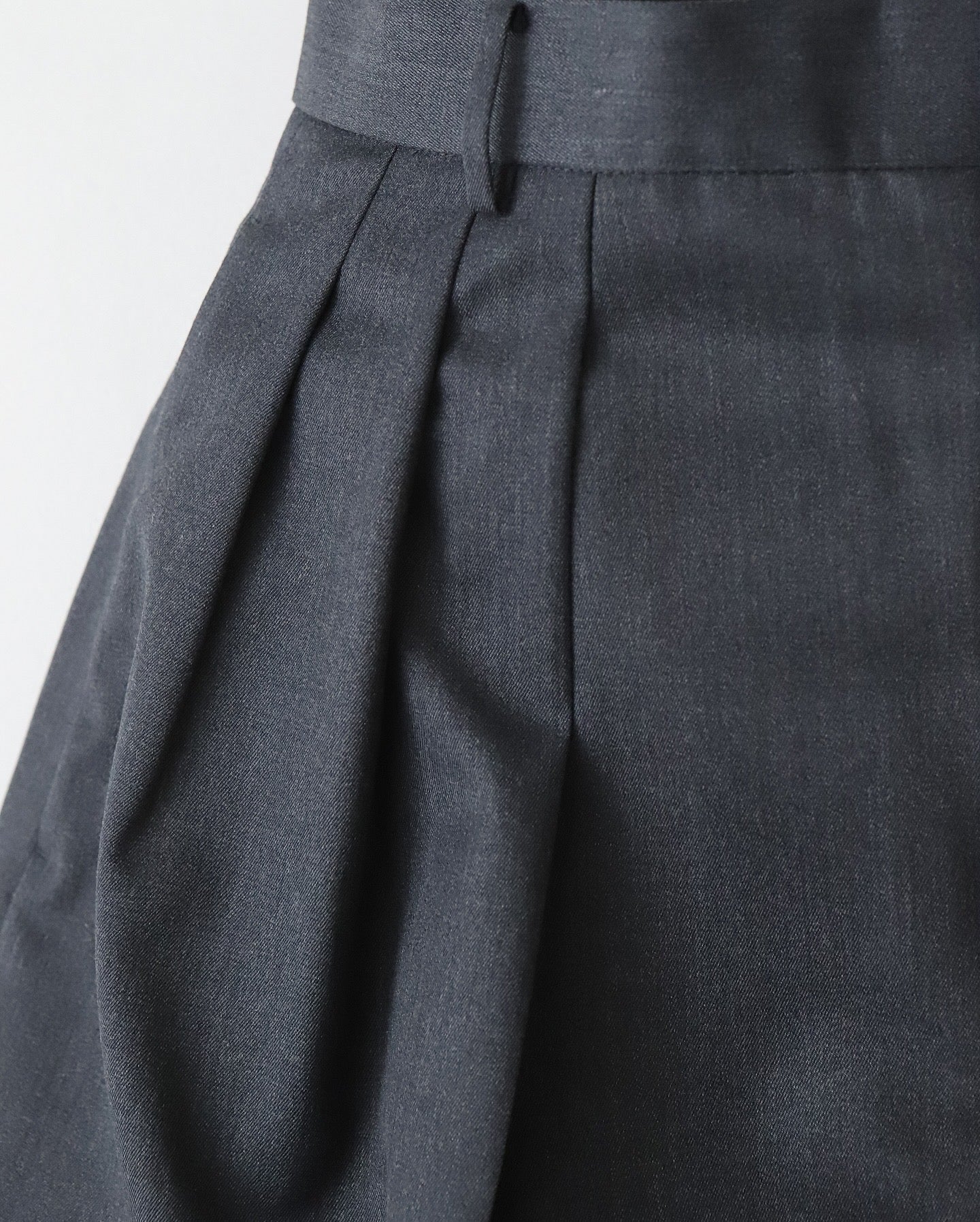 COMPACT WOOL 3TUCKED WIDE PANTS（WOMEN）