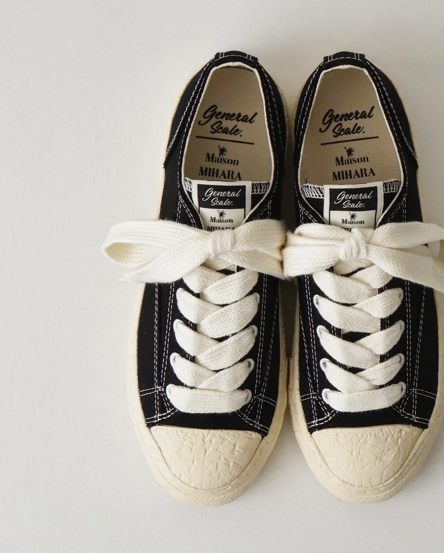 TRENT CANVAS LOW-TOP SNEAKERS