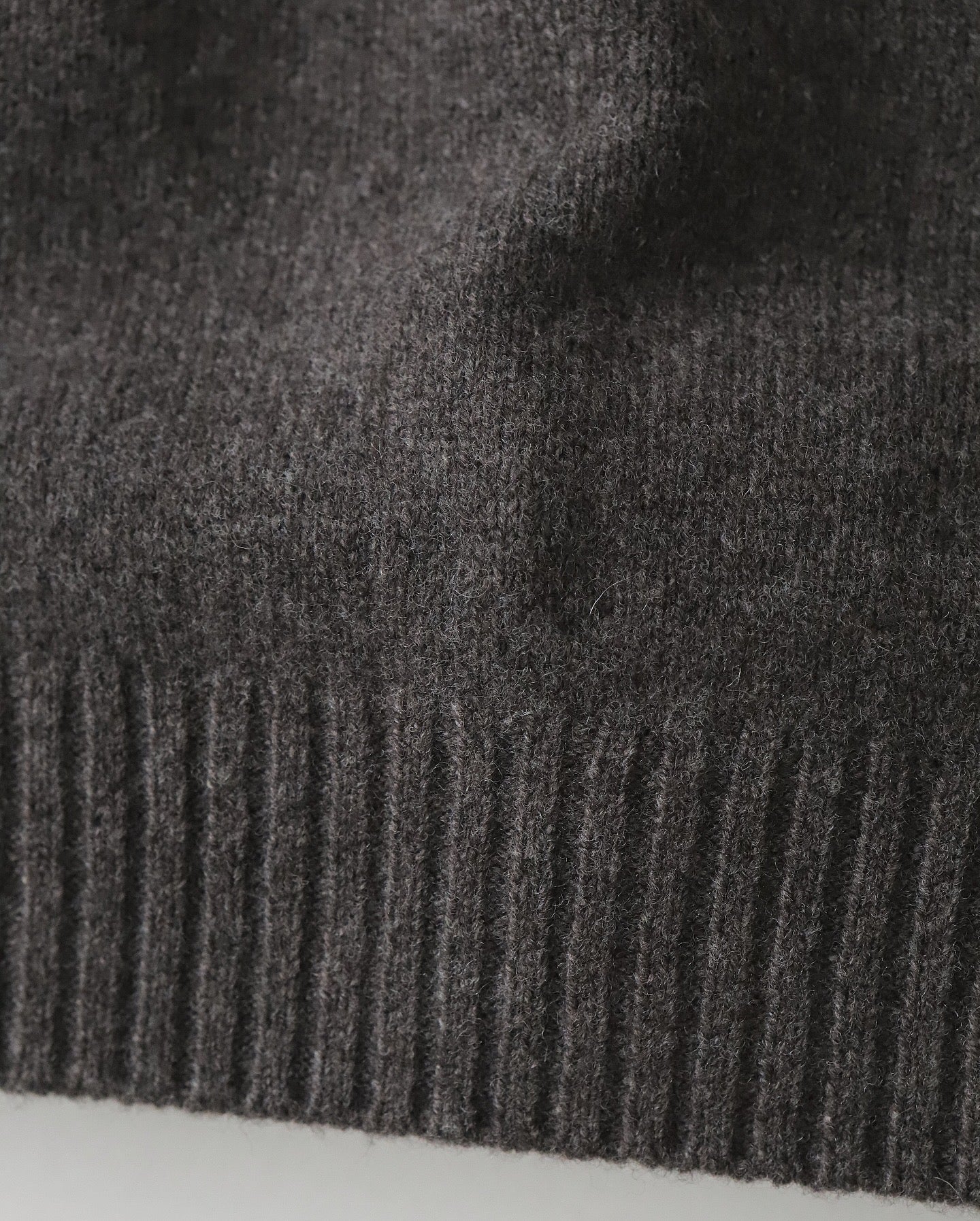 LAMBS WOOL HALF ZIP SWEATER