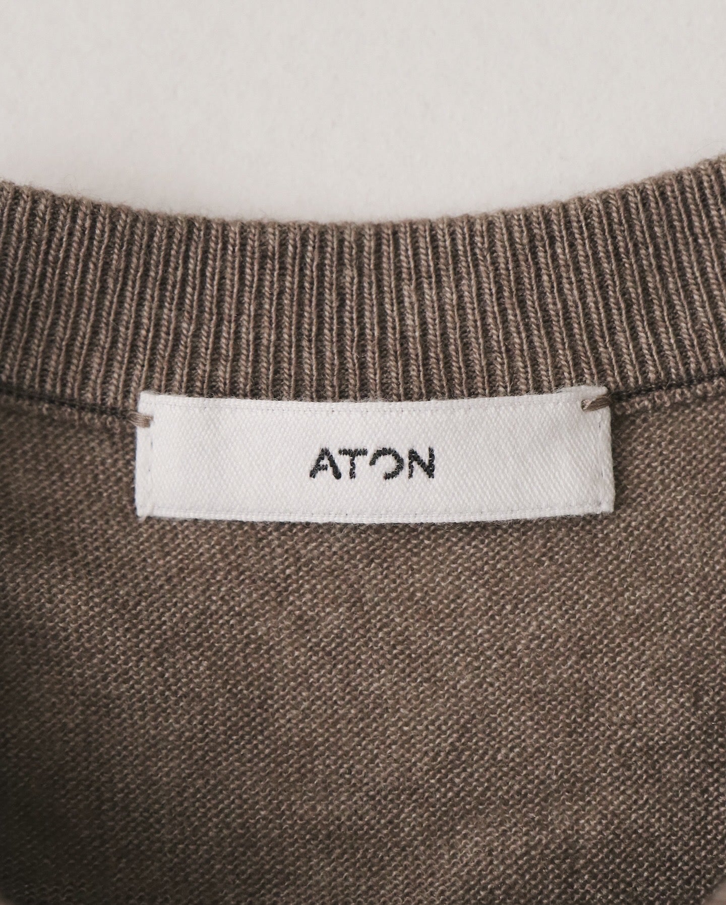 GARMENT DYED CASHMERE SILK CREWNECK CARDIGAN（WOMEN）