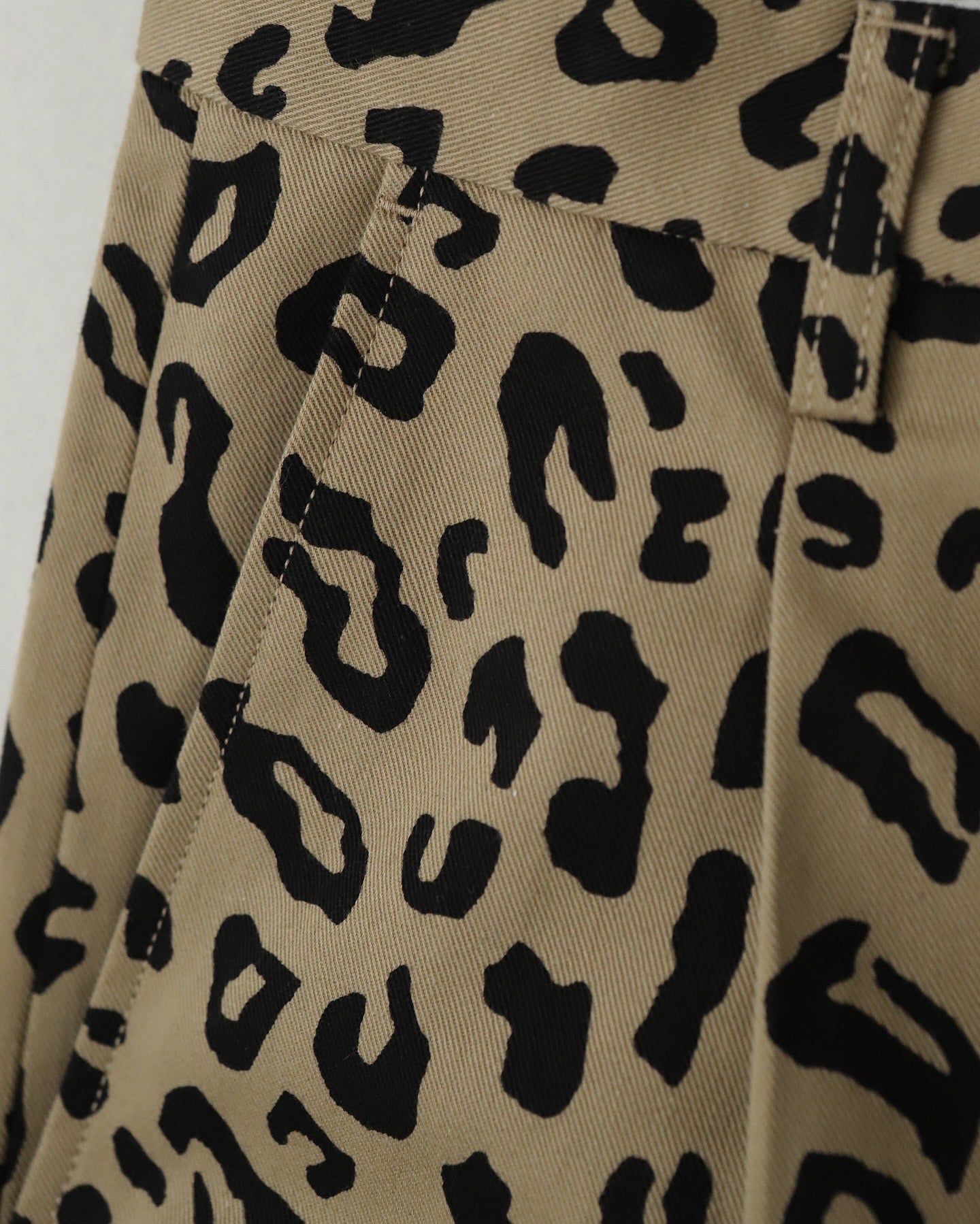 DICKIES / LEOPARD PLEATED SHORT TROUSERS