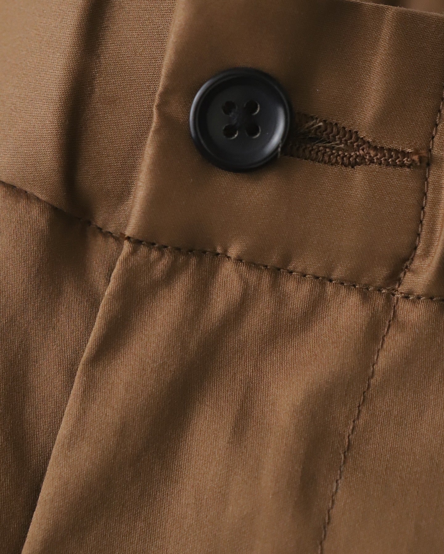 SILICON POPLIN TWO TUCK EASY PANTS