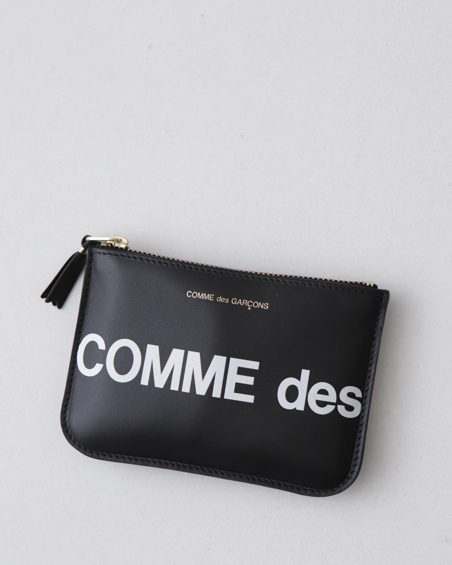 HUGE LOGO POUCH S