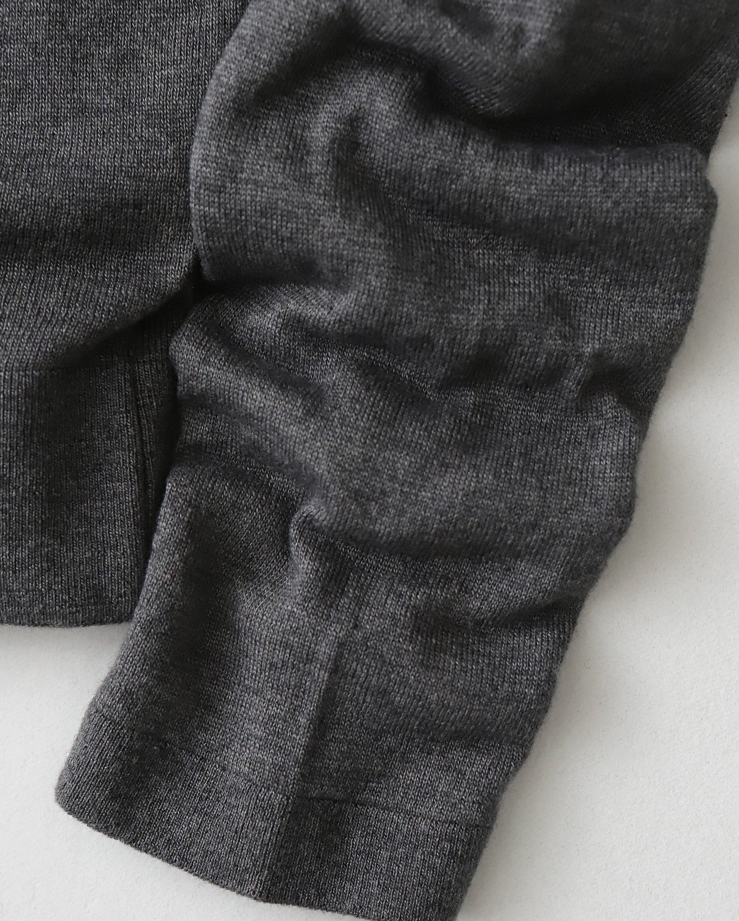 GARMENT DYED CASHMERE SILK CREWNECK CARDIGAN（WOMEN）