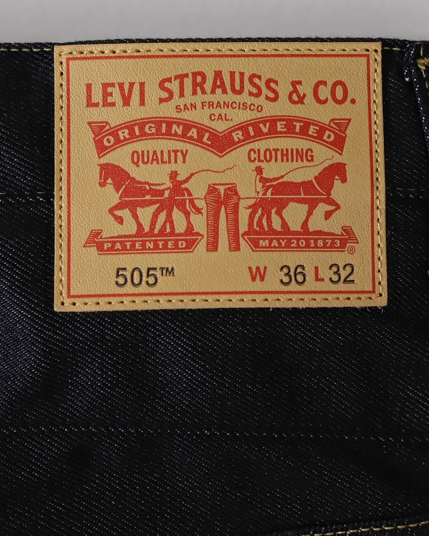 LEVI’S CUSTOMIZE DENIM PANTS