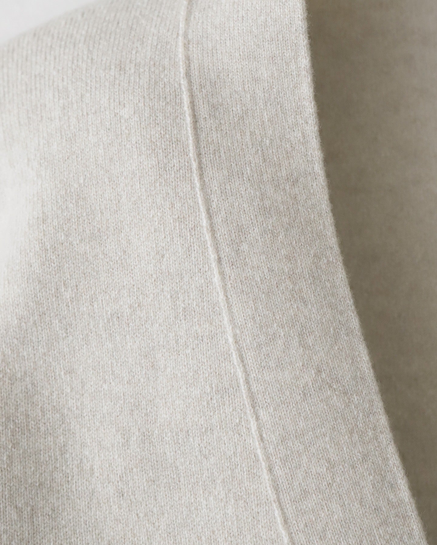 V-NECK CARDIGAN｜LAMS WOOL INTERLOCK KNITTED