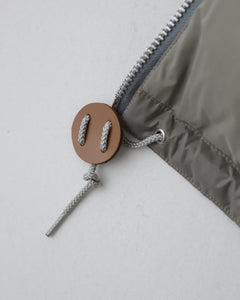 UNLIKELY SIMPLE DOWN VEST