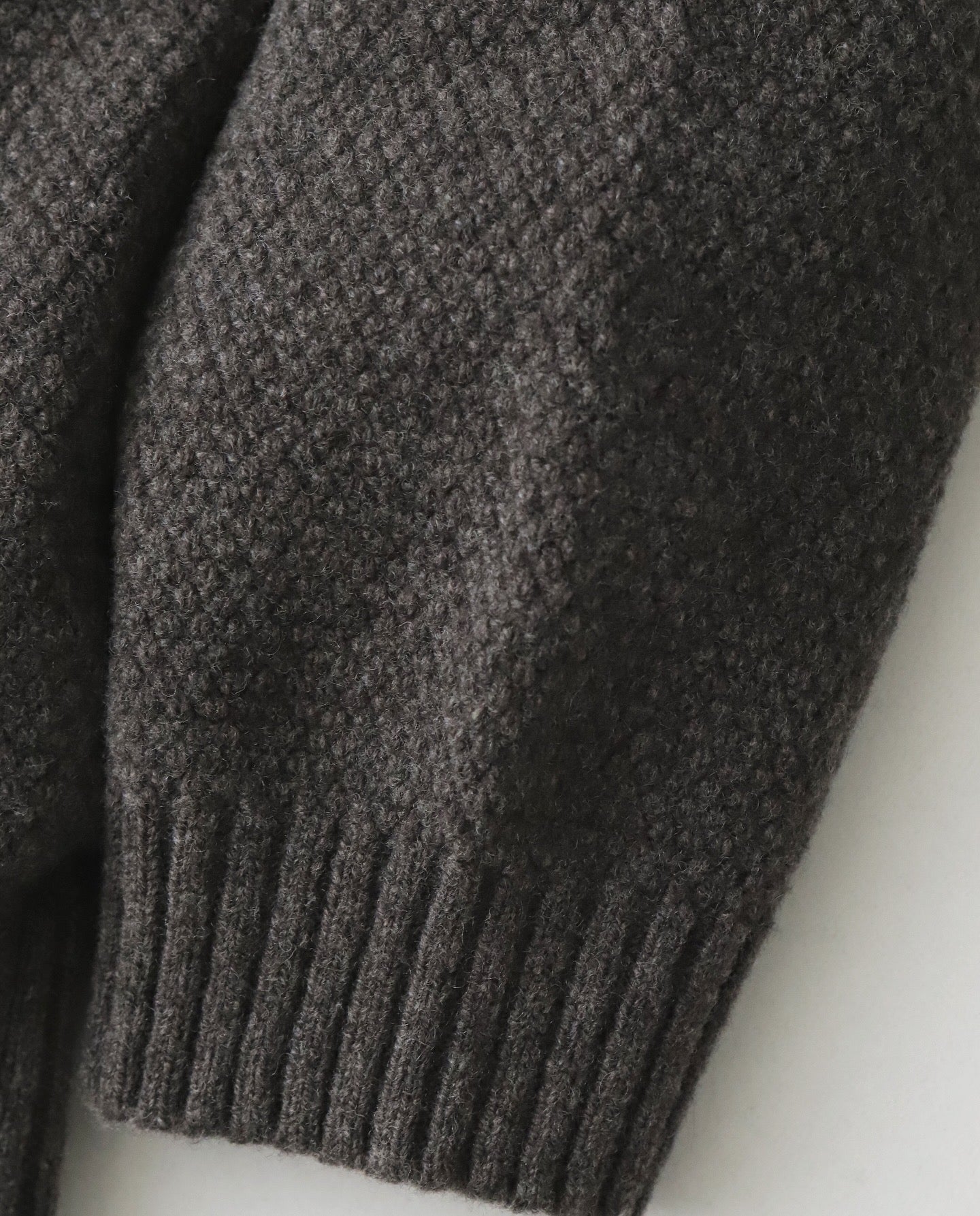 LAMBS WOOL CREWNECK SWEATER