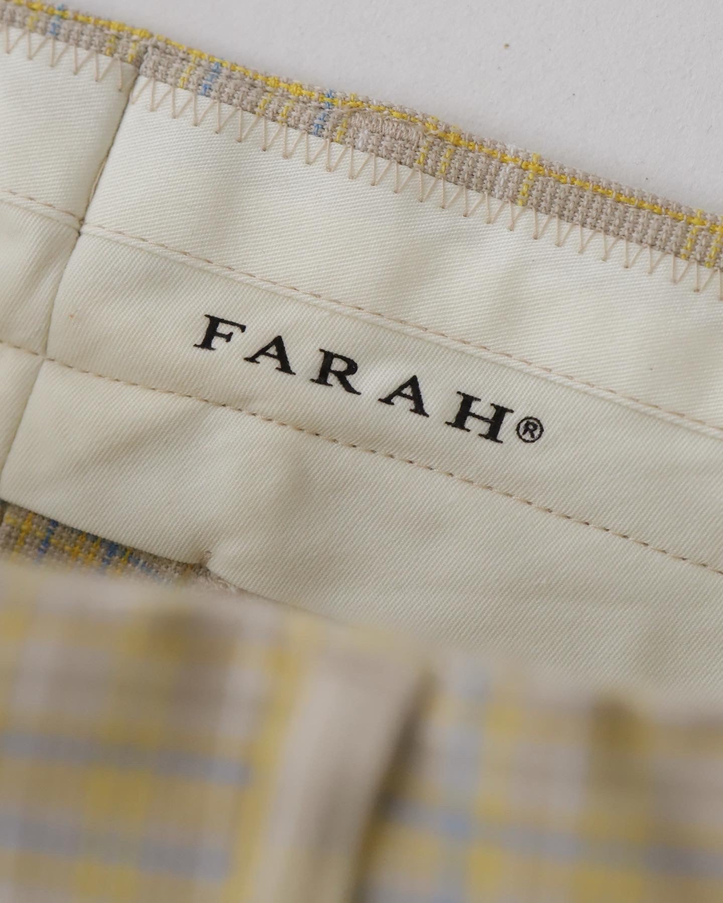 FARAH｜TWO-TUCK WIDE SHORTS / SOUVENIR CHECK