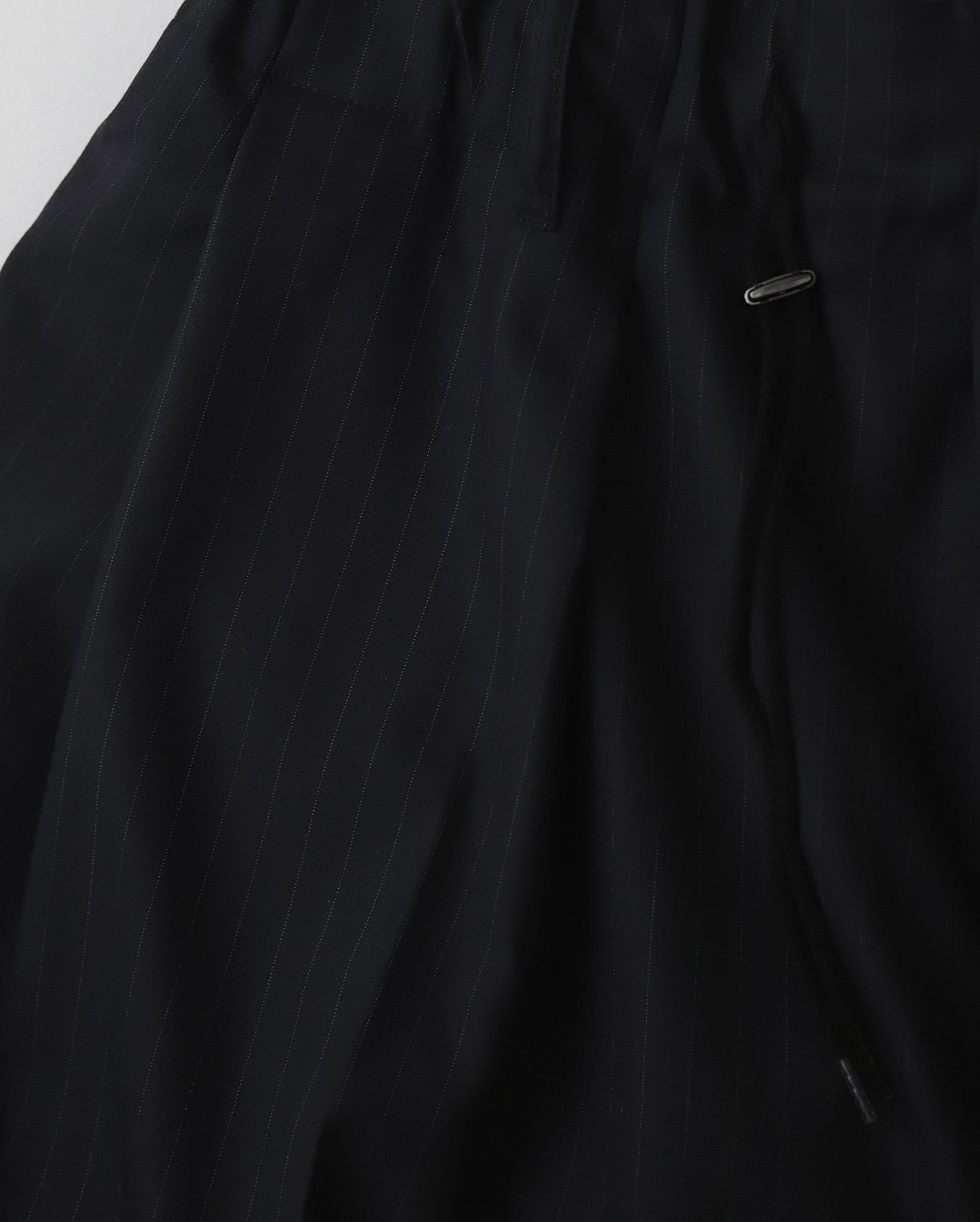 CIRCULAR SHORT PANTS BLACK STRIPE