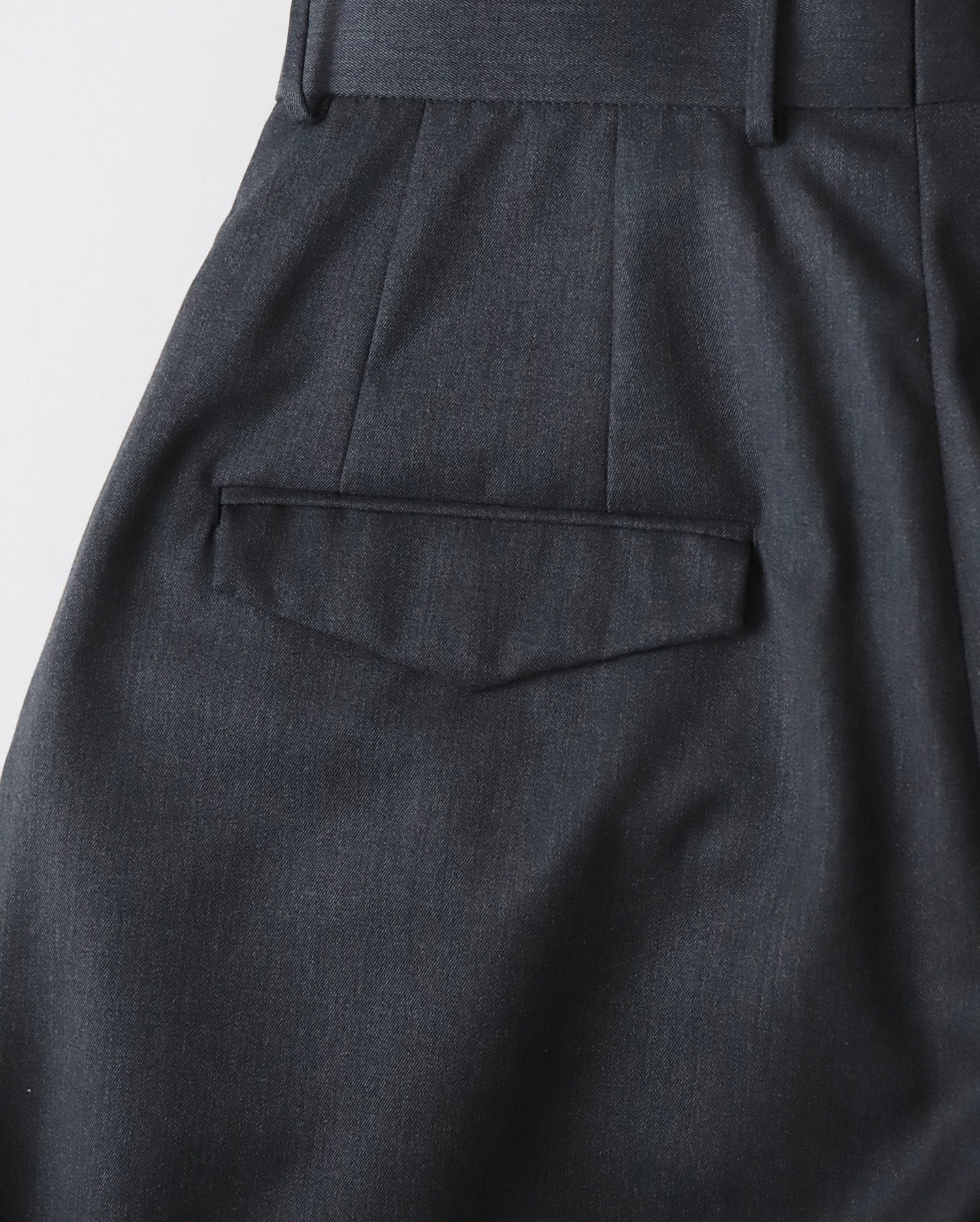 COMPACT WOOL 3TUCKED WIDE PANTS（WOMEN）