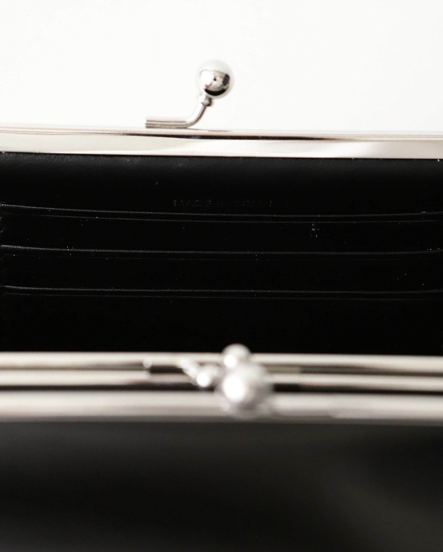 KISS CLASP MEDIUM