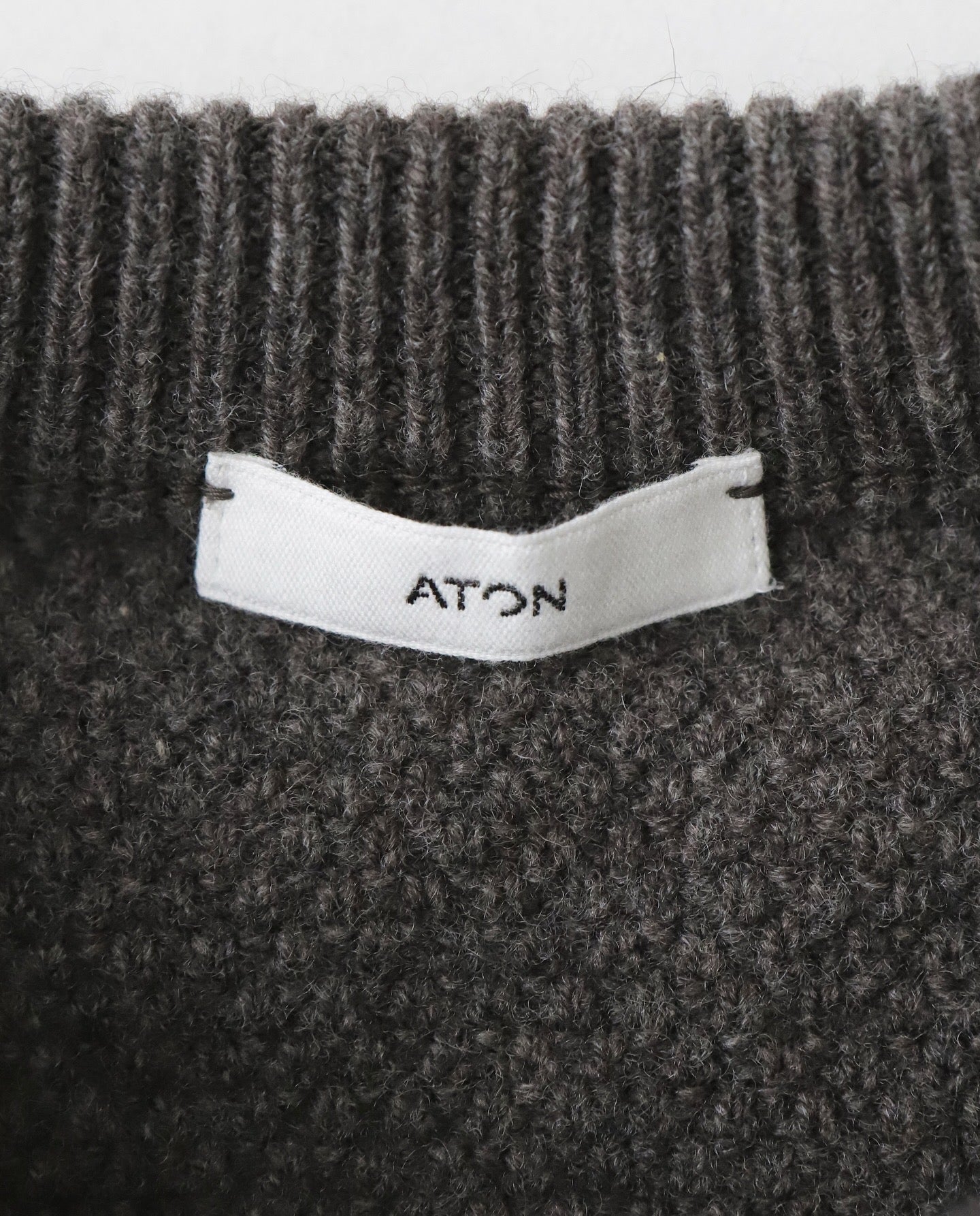 LAMBS WOOL CREWNECK SWEATER