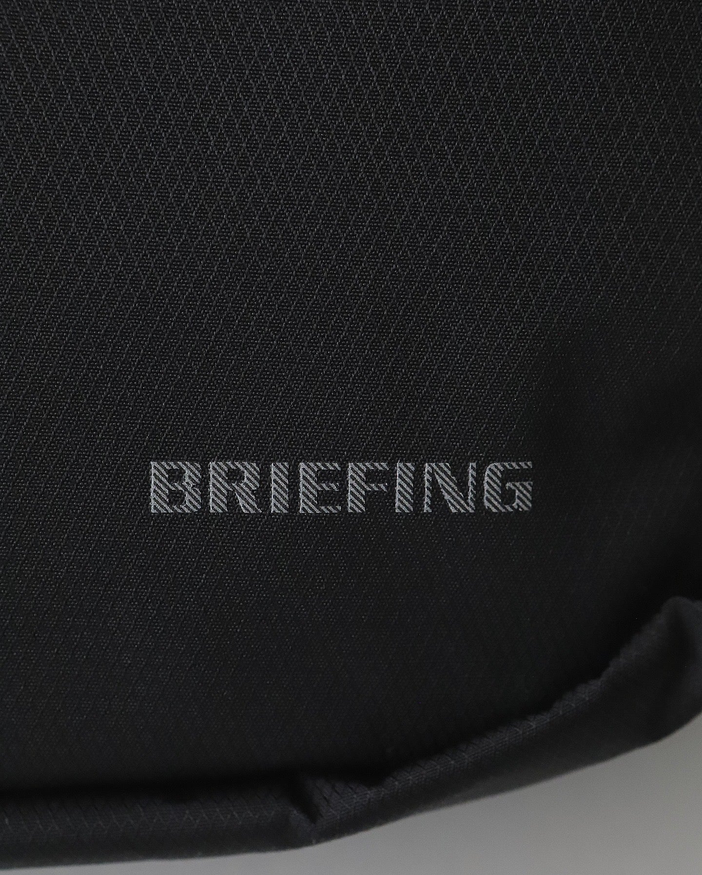 BRIEFINGS SLING BAG｜ESTER CORDURA DIA RIP × SUEDE NYLON ESTER