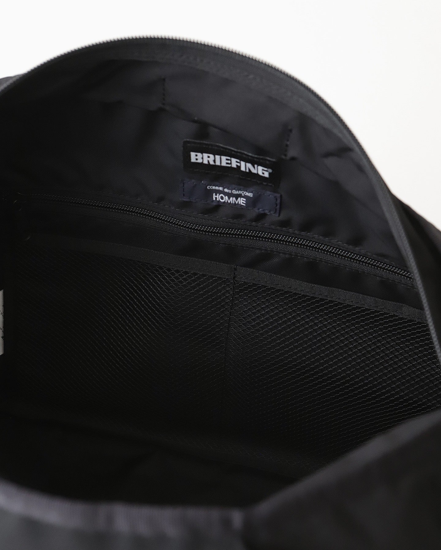 BRIEFINGS SLING BAG｜ESTER CORDURA DIA RIP × SUEDE NYLON ESTER
