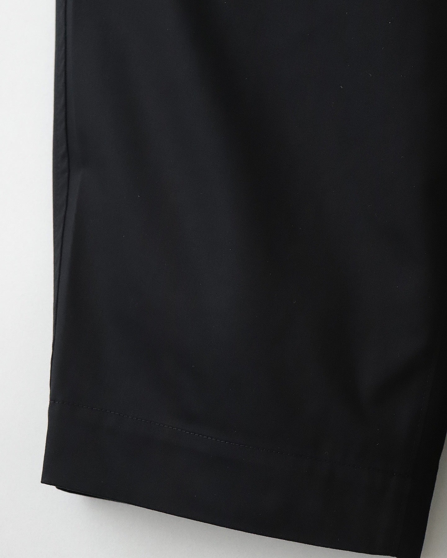 PLEATED BARREL LEG TROUSERS