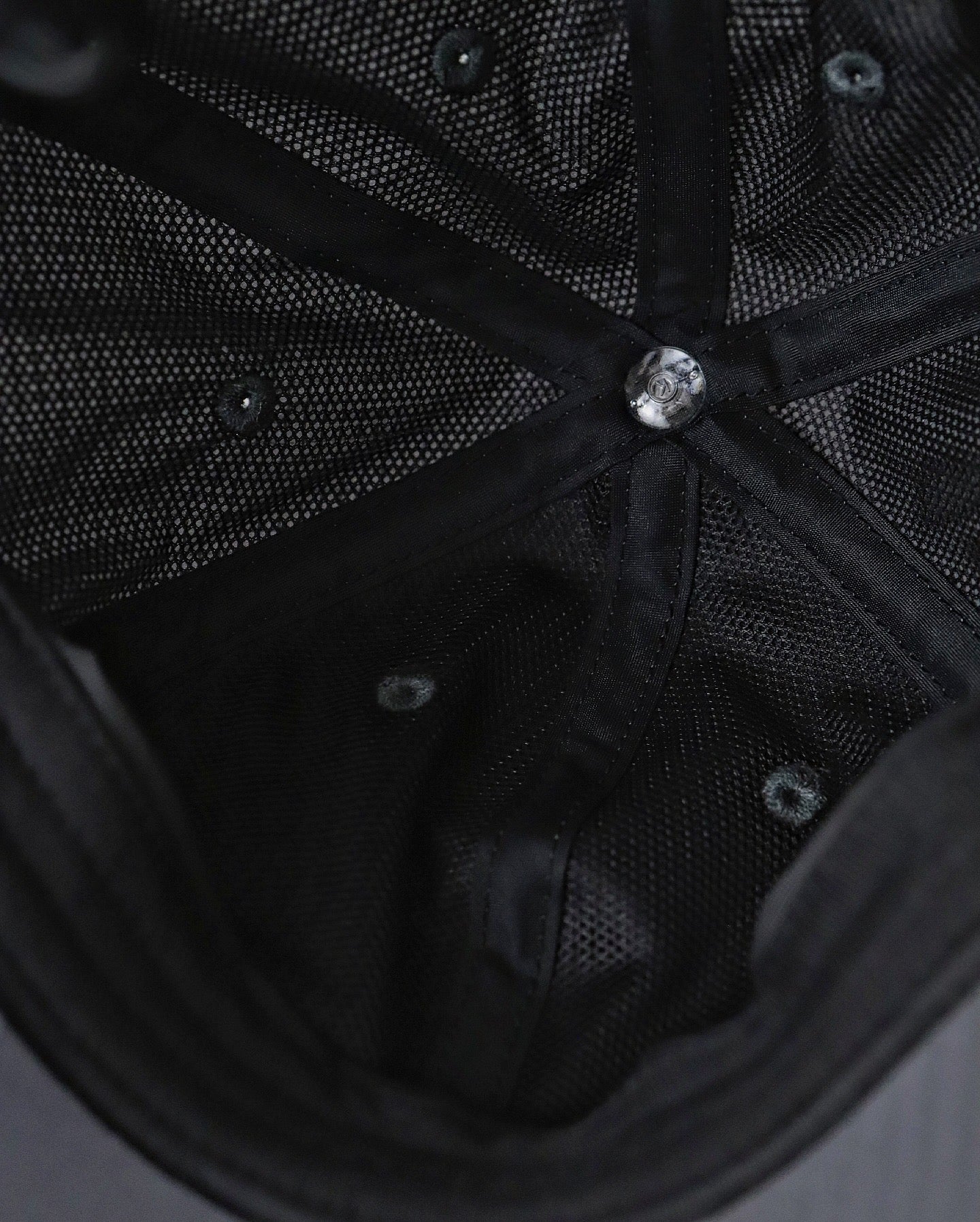 TECH TRAVEL 6PANEL CAP