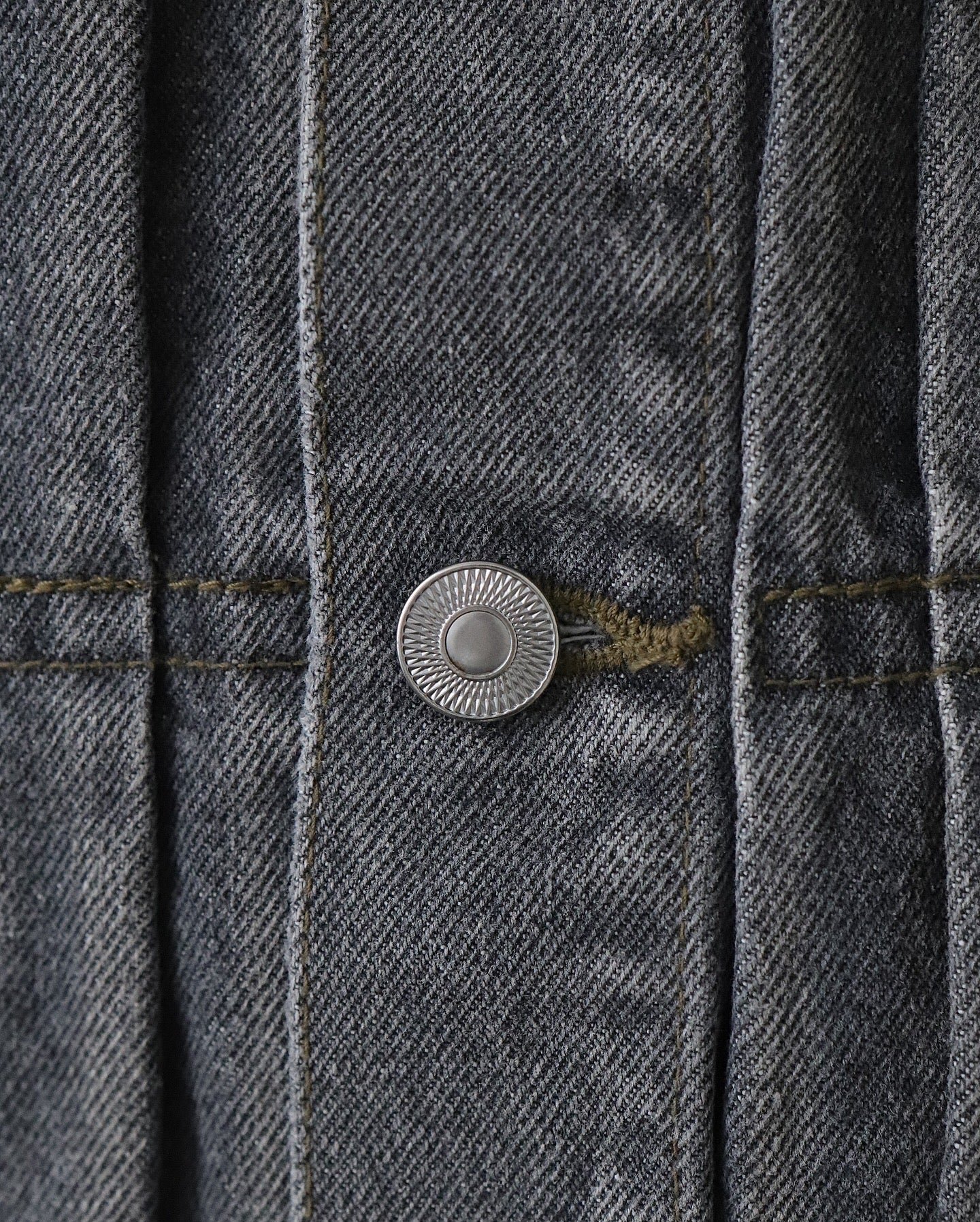 VINTAGE GRAY DENIM JACKET