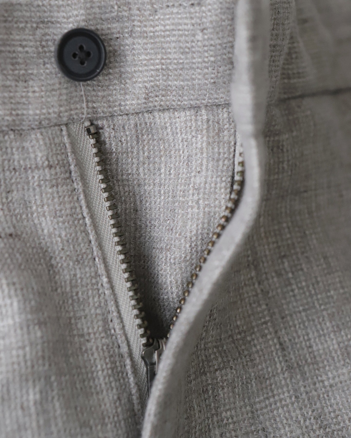 LINEN WOOL TWILL TUCKED EASY PANTS（WOMEN）