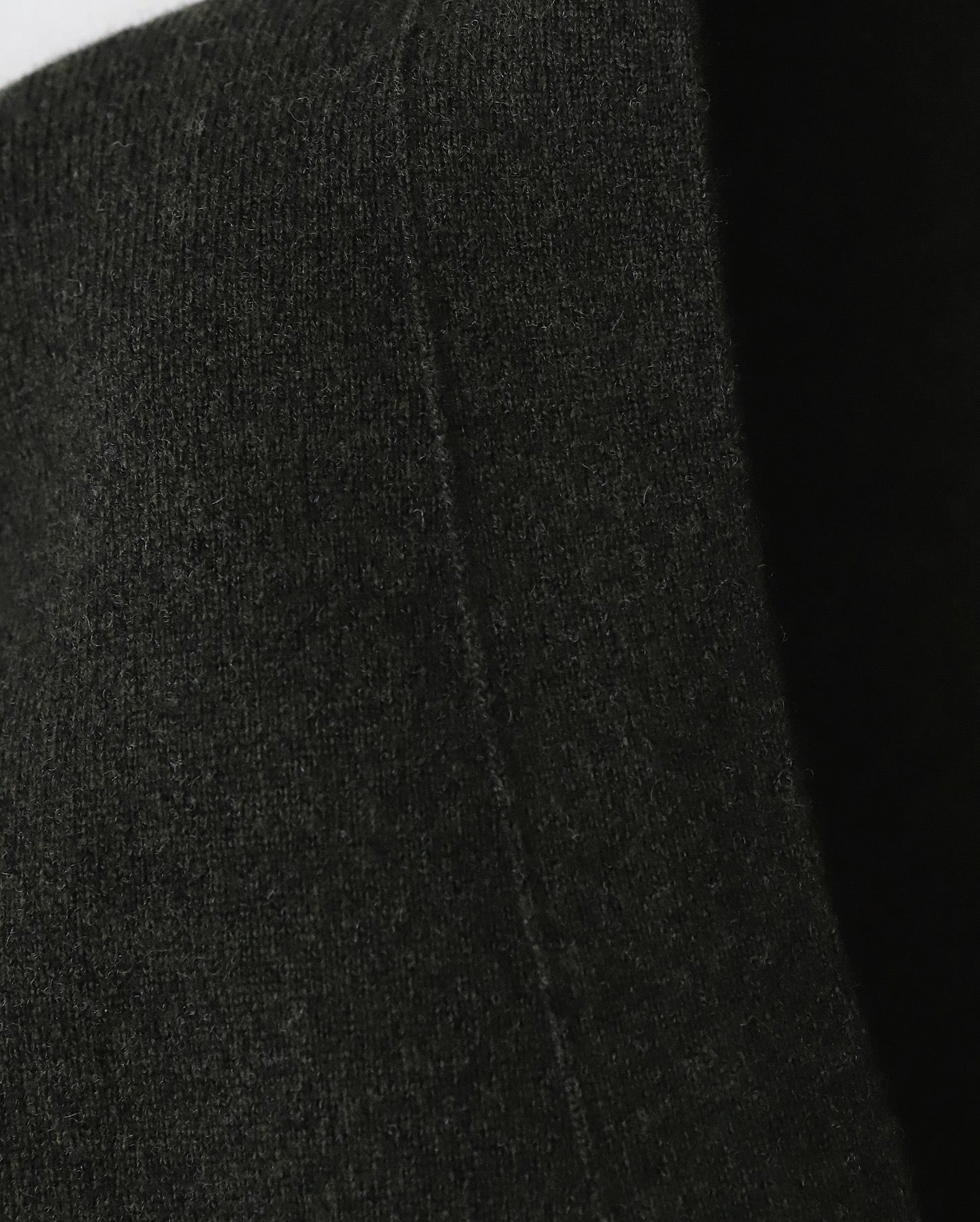 V-NECK CARDIGAN｜LAMS WOOL INTERLOCK KNITTED