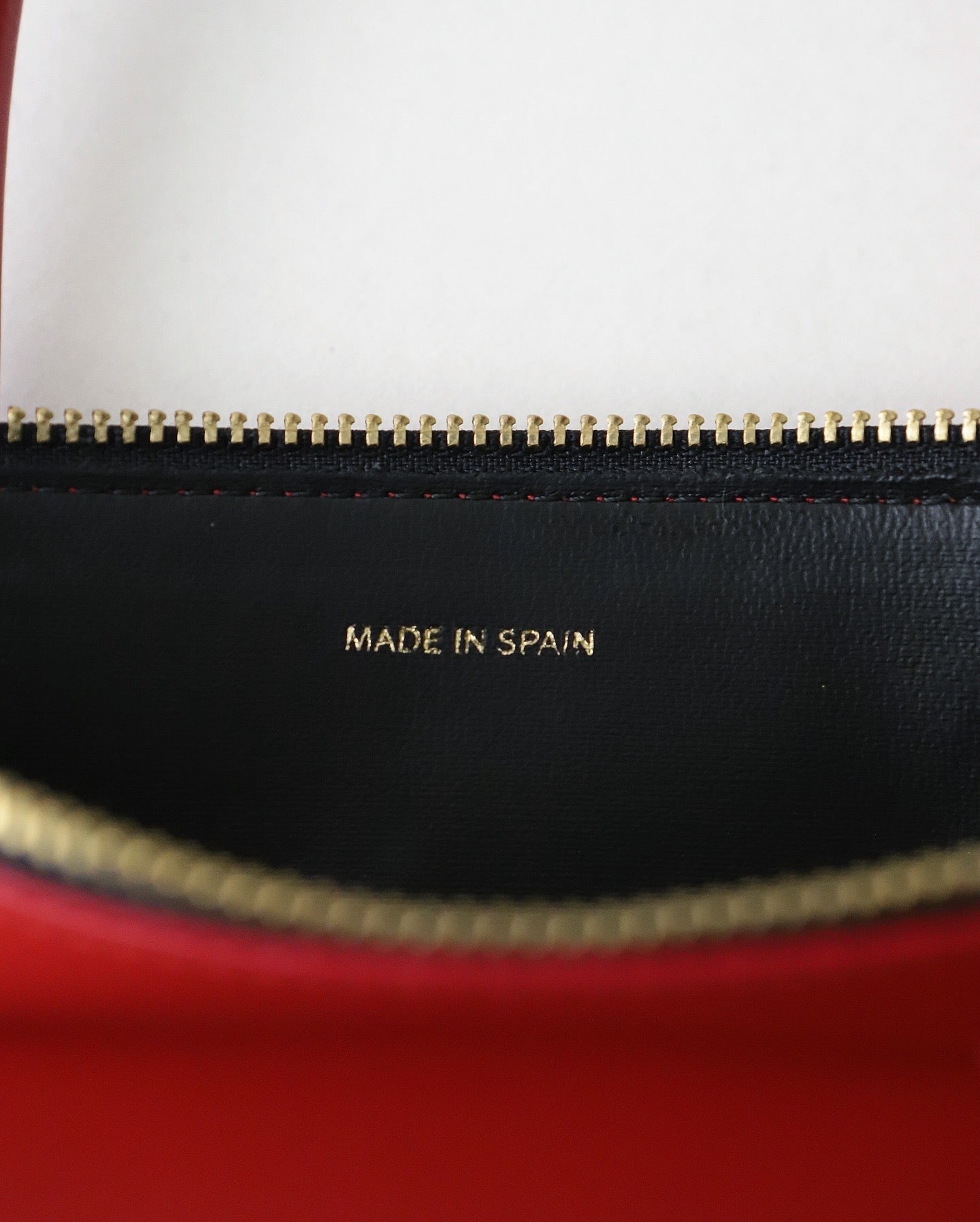 ZIP LARGE POUCH WITH HANDLE