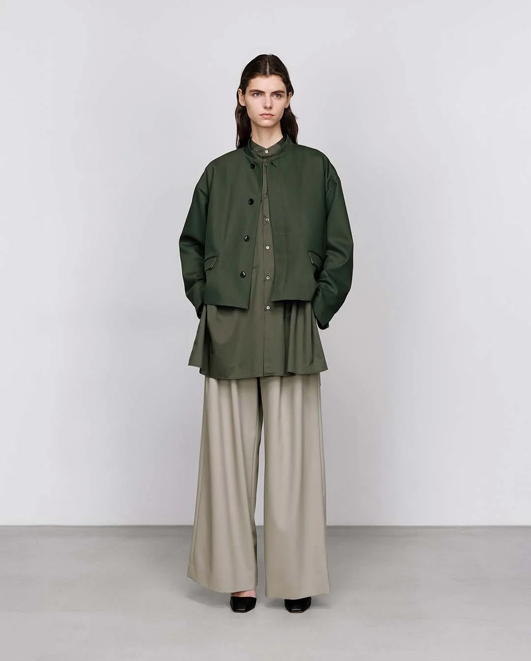 TECHNO WOOL NYLON TWO TUCK WIDE PANTS（WOMEN）