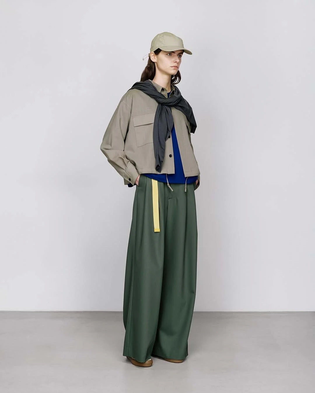 TECHNO WOOL NYLON TWO TUCK WIDE PANTS（WOMEN）