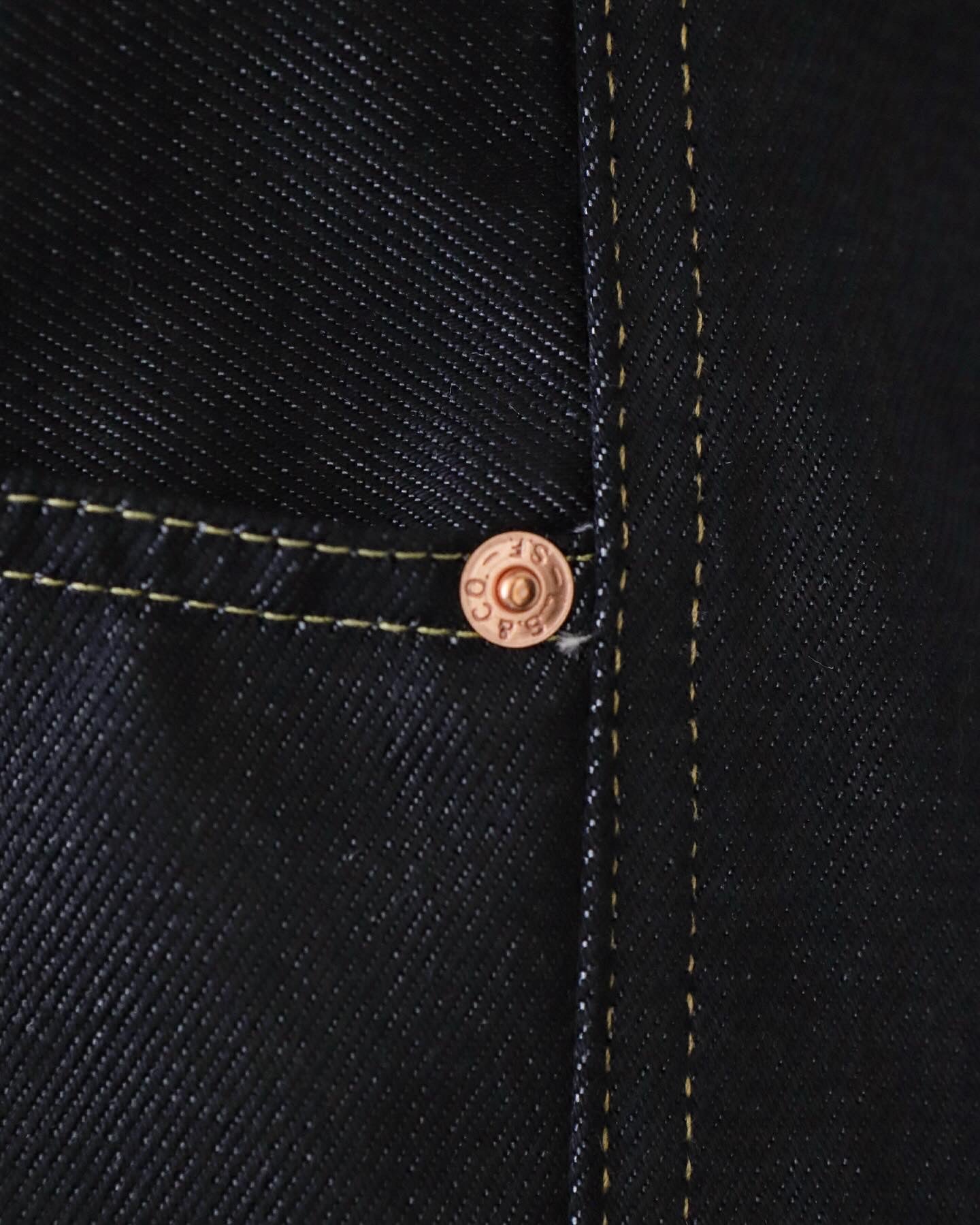 LEVI’S CUSTOMIZE DENIM PANTS