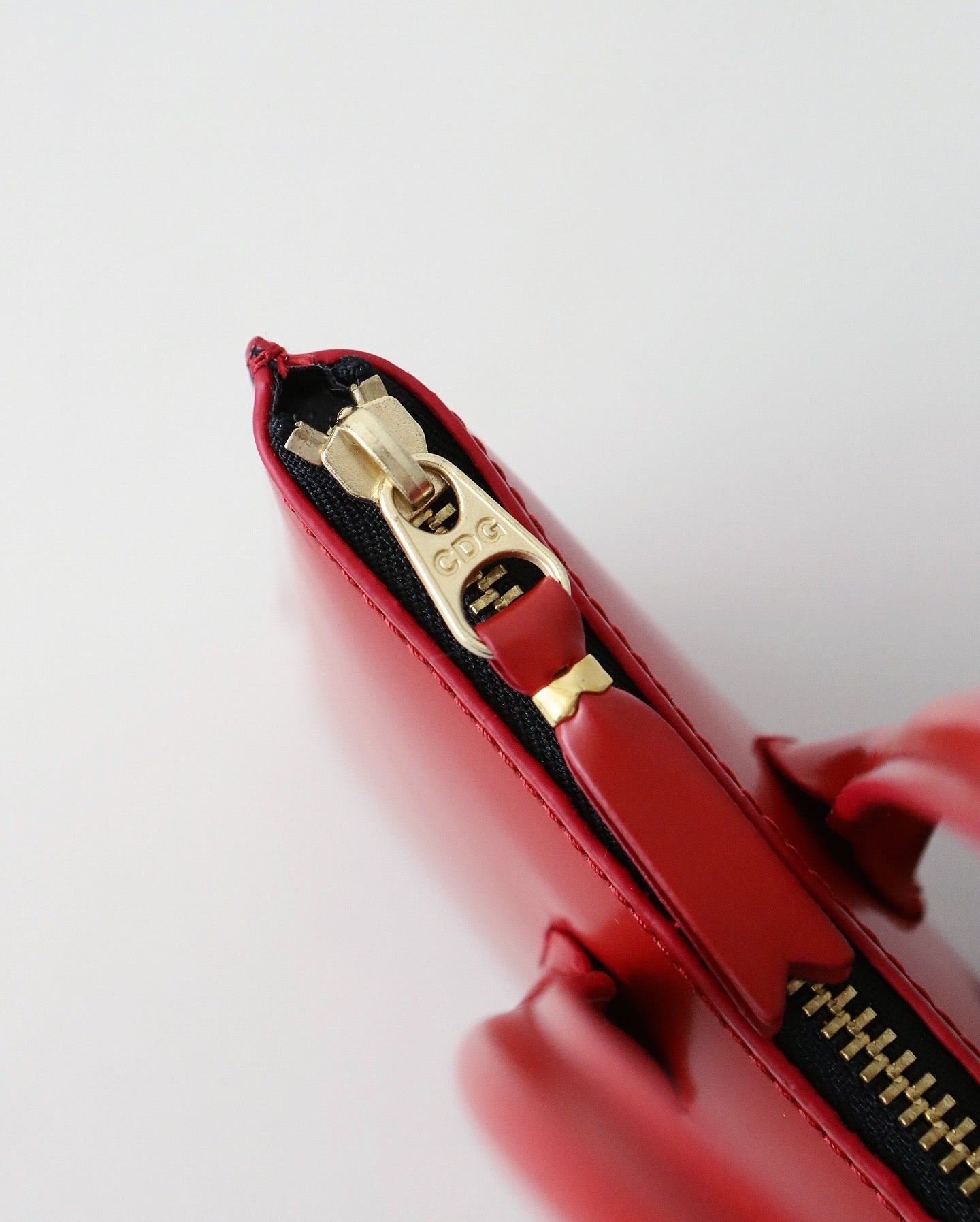 ZIP LARGE POUCH WITH HANDLE