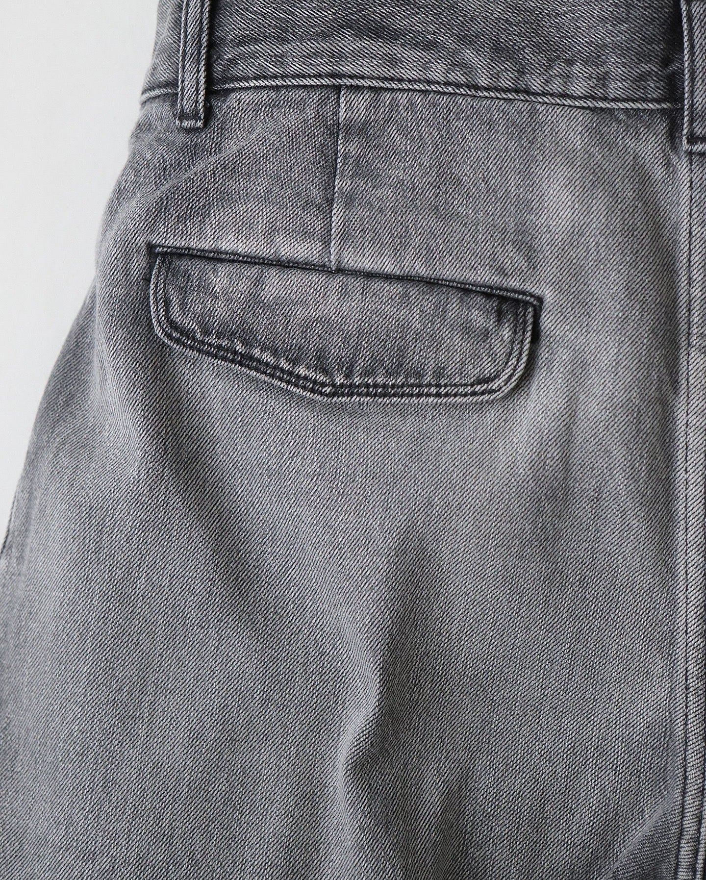 SELVAGE DENIM TWO TUCK TAPERED PANTS