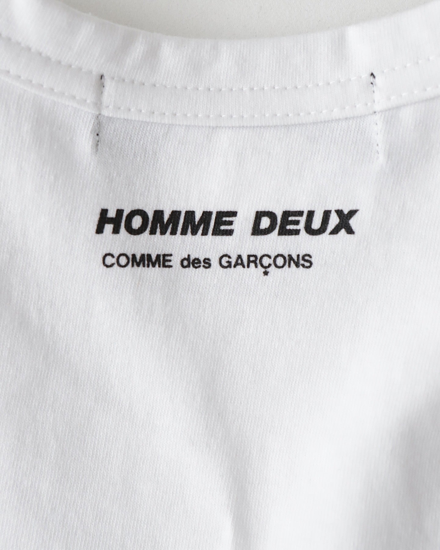 COMME des GARCONS HOMME DEUX 国内買付 LOGO PRINT T-SHIRT 22919900_53145232_600.jpg